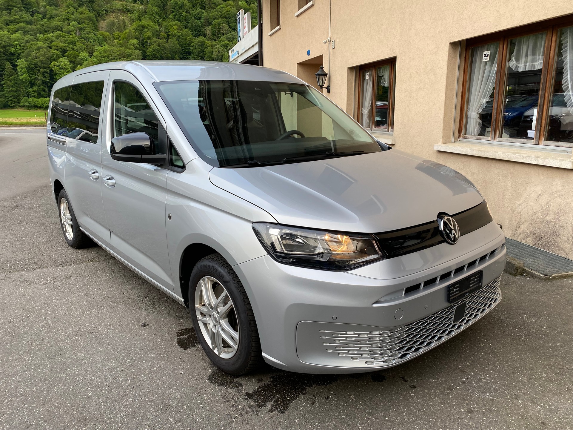 VW Caddy Maxi 2.0 TDI 4Motion-image-12