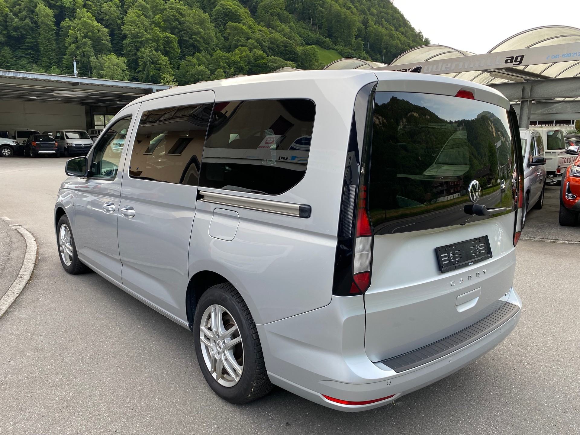 VW Caddy Maxi 2.0 TDI 4Motion-image-9