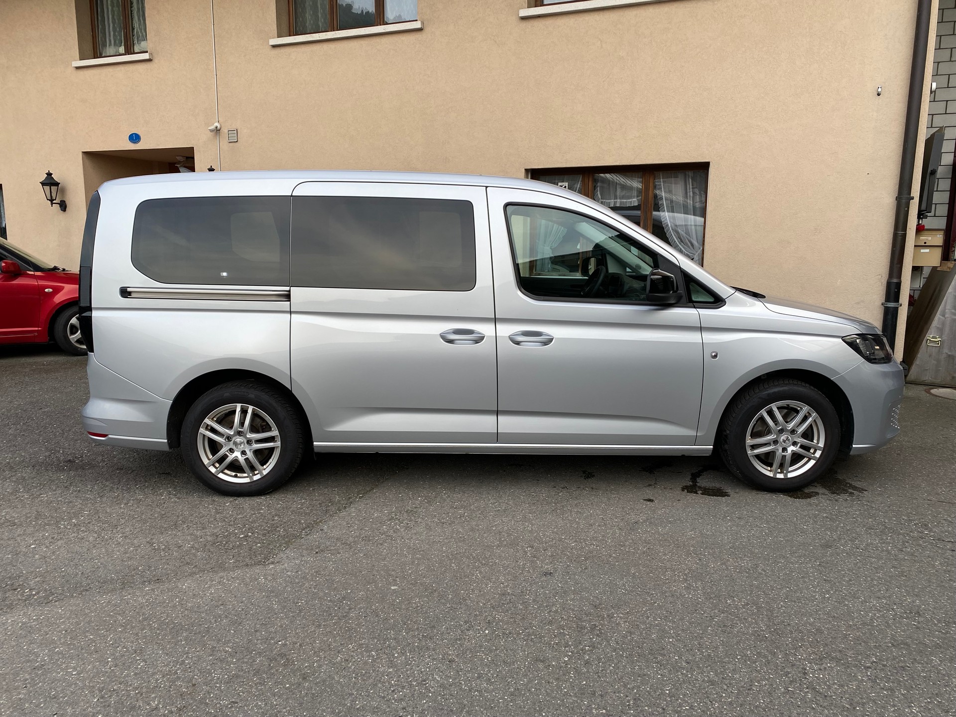 VW Caddy Maxi 2.0 TDI 4Motion-image-11
