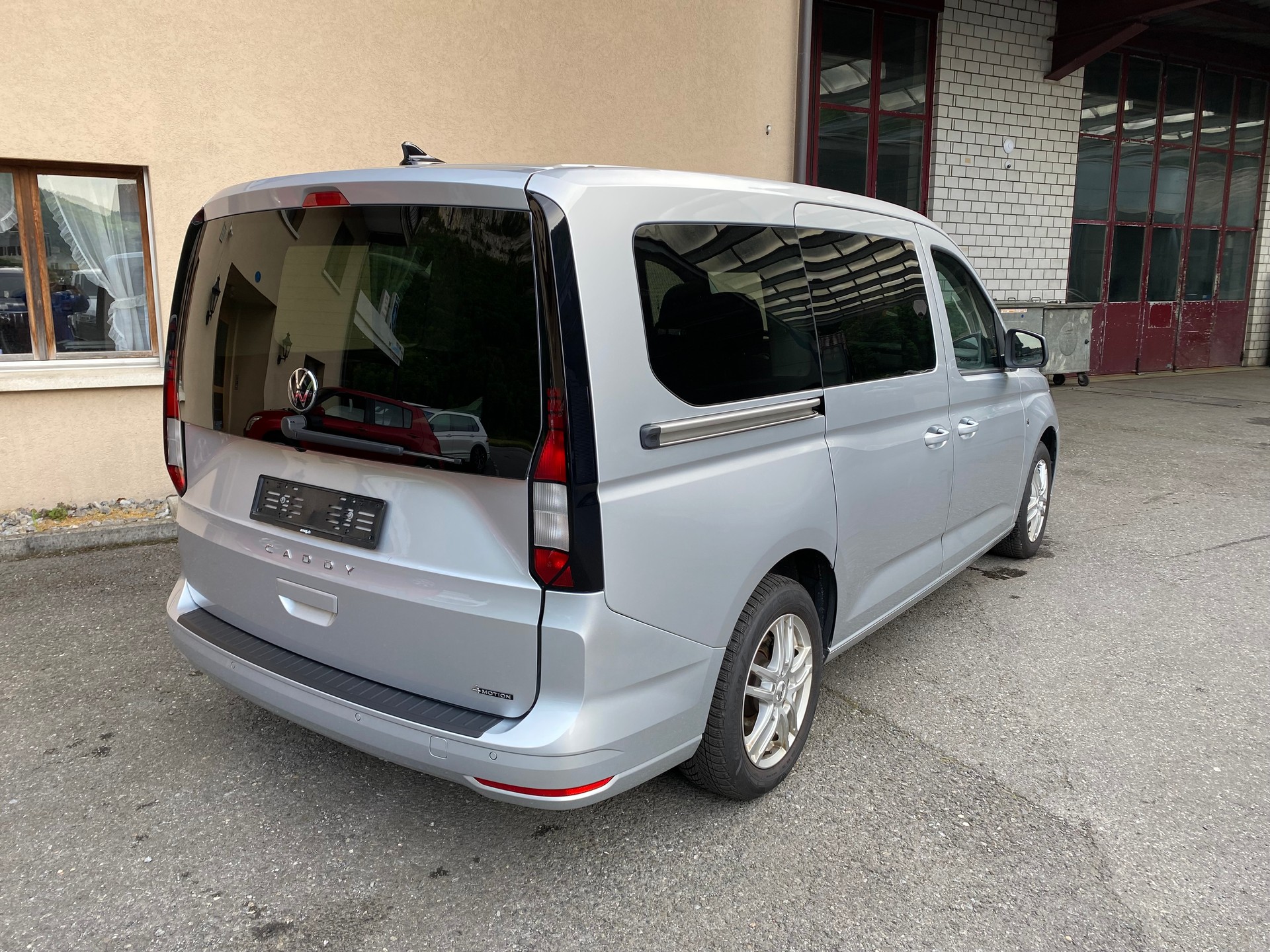 VW Caddy Maxi 2.0 TDI 4Motion-image-10