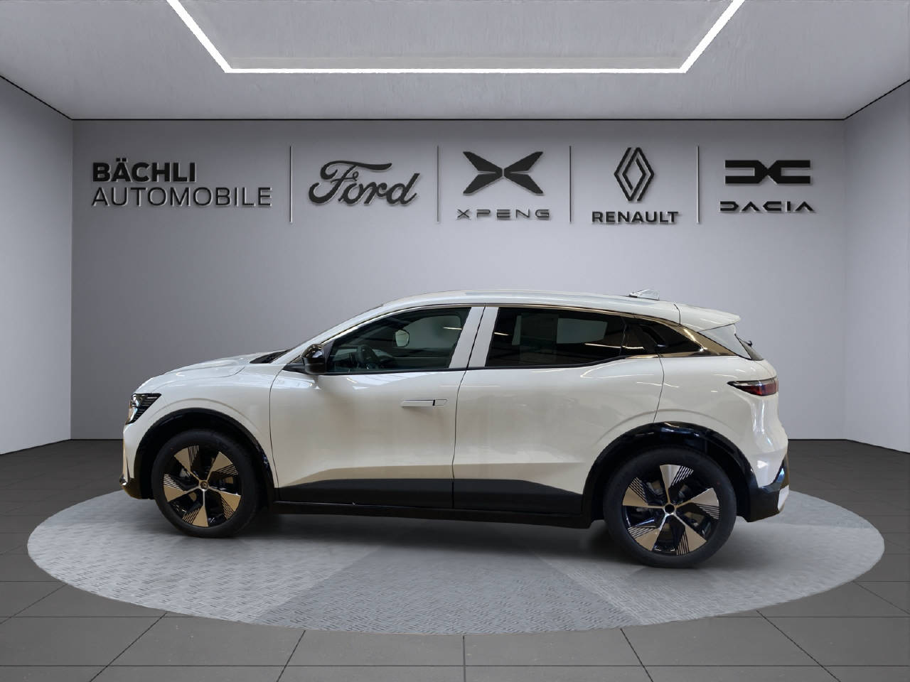 RENAULT Mégane E-Tech techno-showroom-element-2