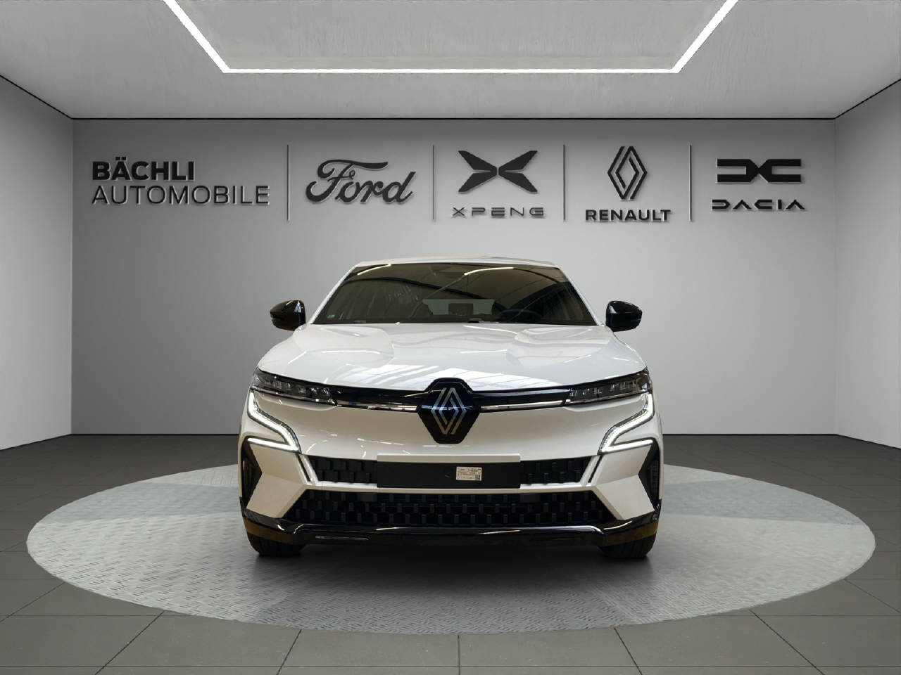 RENAULT Mégane E-Tech techno-showroom-element-1
