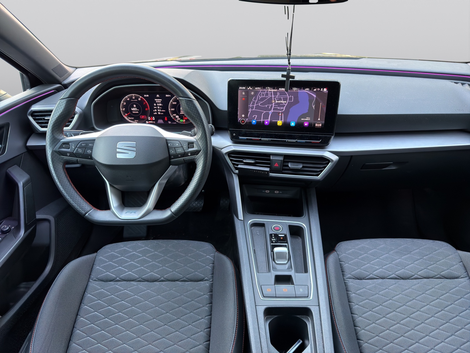 SEAT Leon 1.5 eTSI mHEV DSG FR-image-12