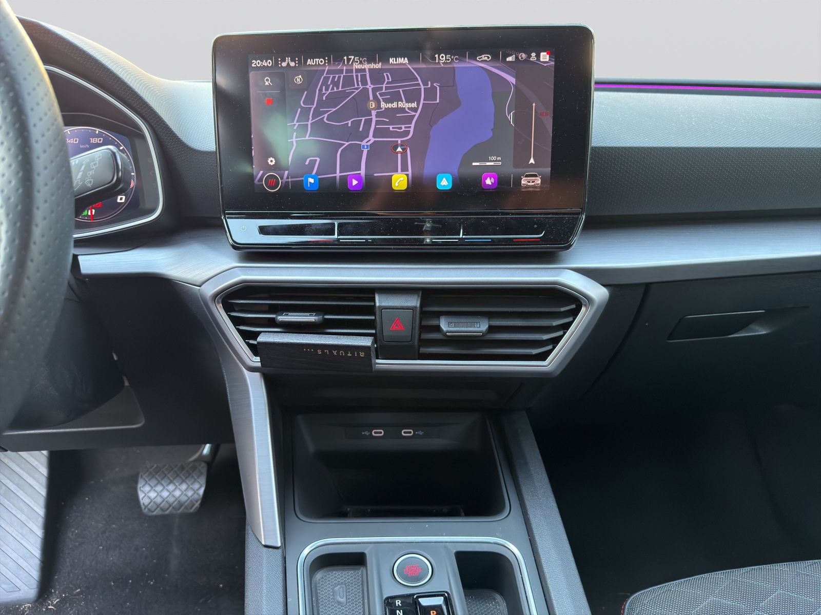 SEAT Leon 1.5 eTSI mHEV DSG FR-image-16