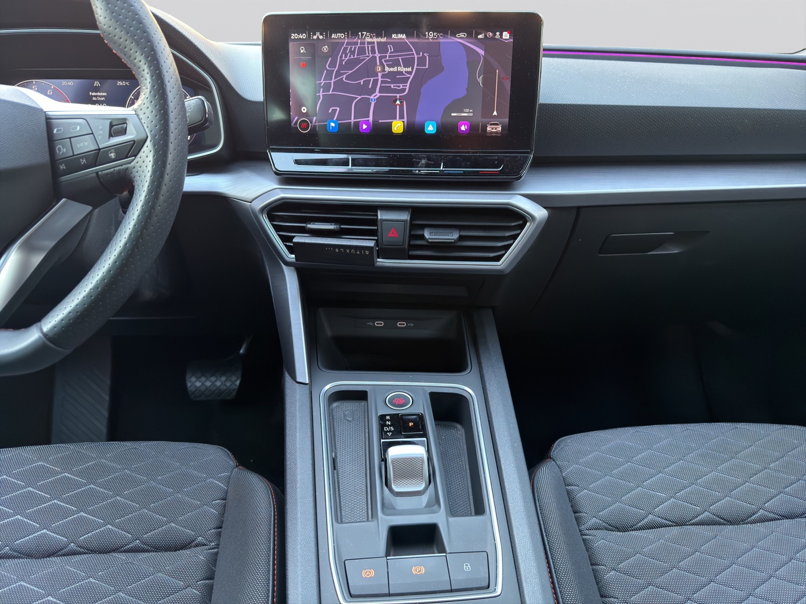 SEAT Leon 1.5 eTSI mHEV DSG FR-image-18