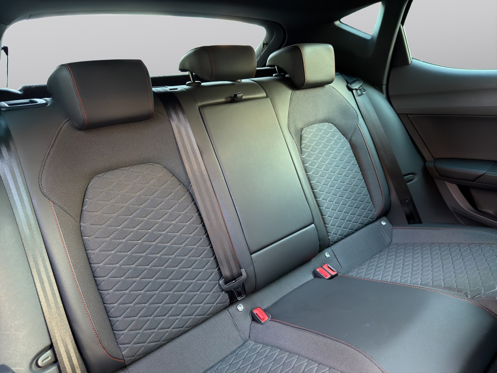SEAT Leon 1.5 eTSI mHEV DSG FR-showroom-element-3
