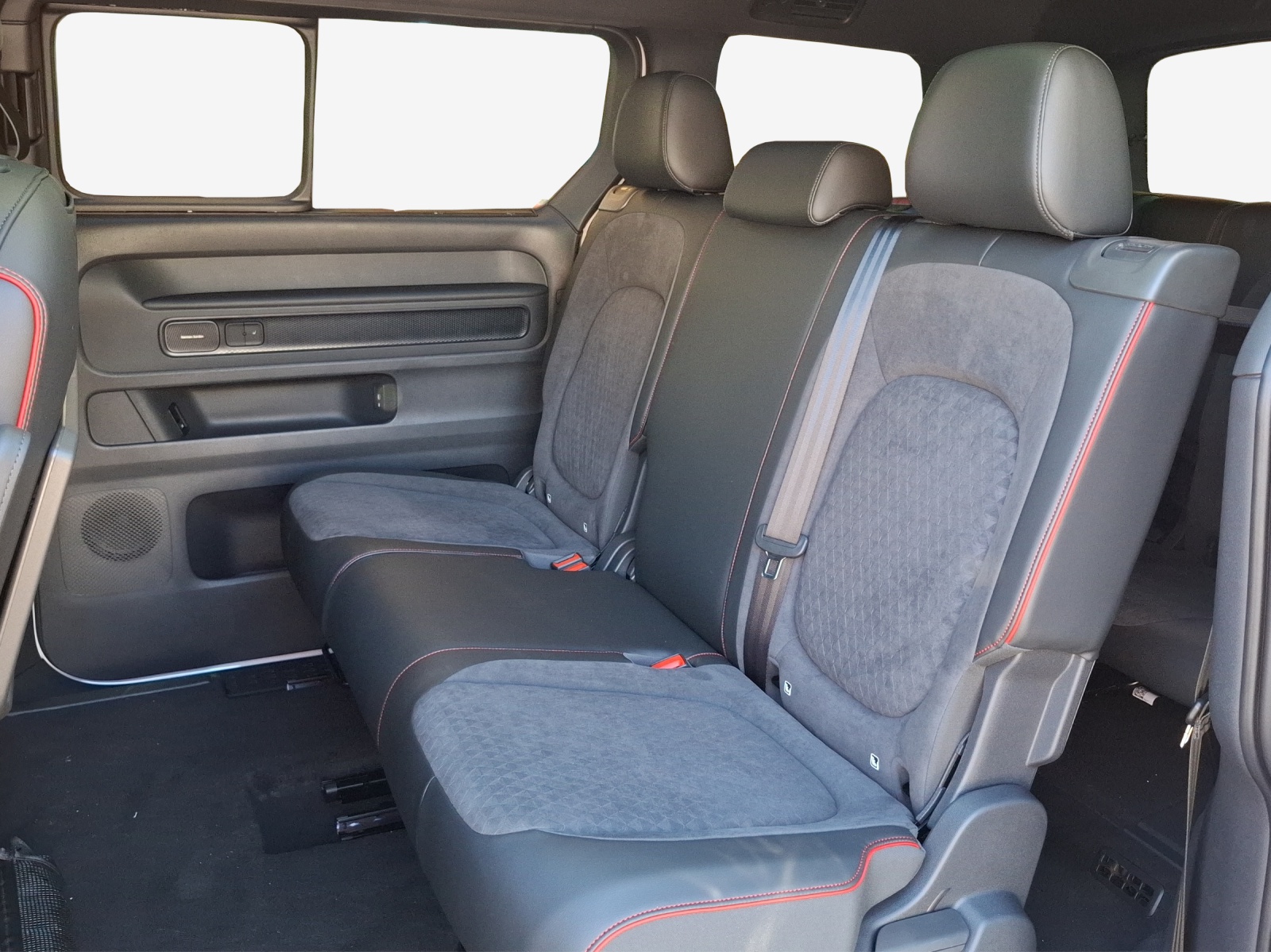 VW ID.Buzz LWB GTX 4 Motion-image-11