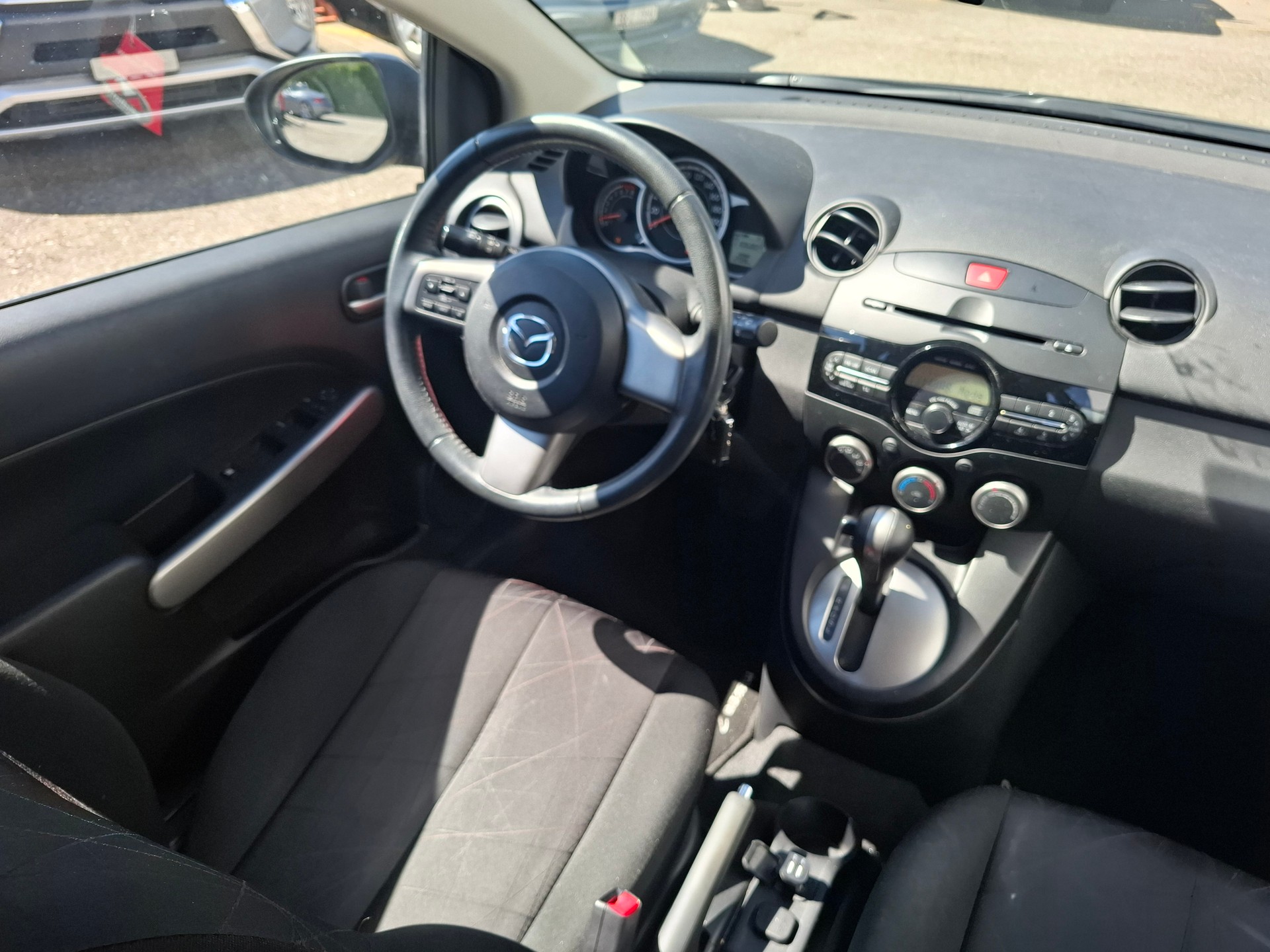 MAZDA 2 1.5i 16V Exclusive Automatic-image-7
