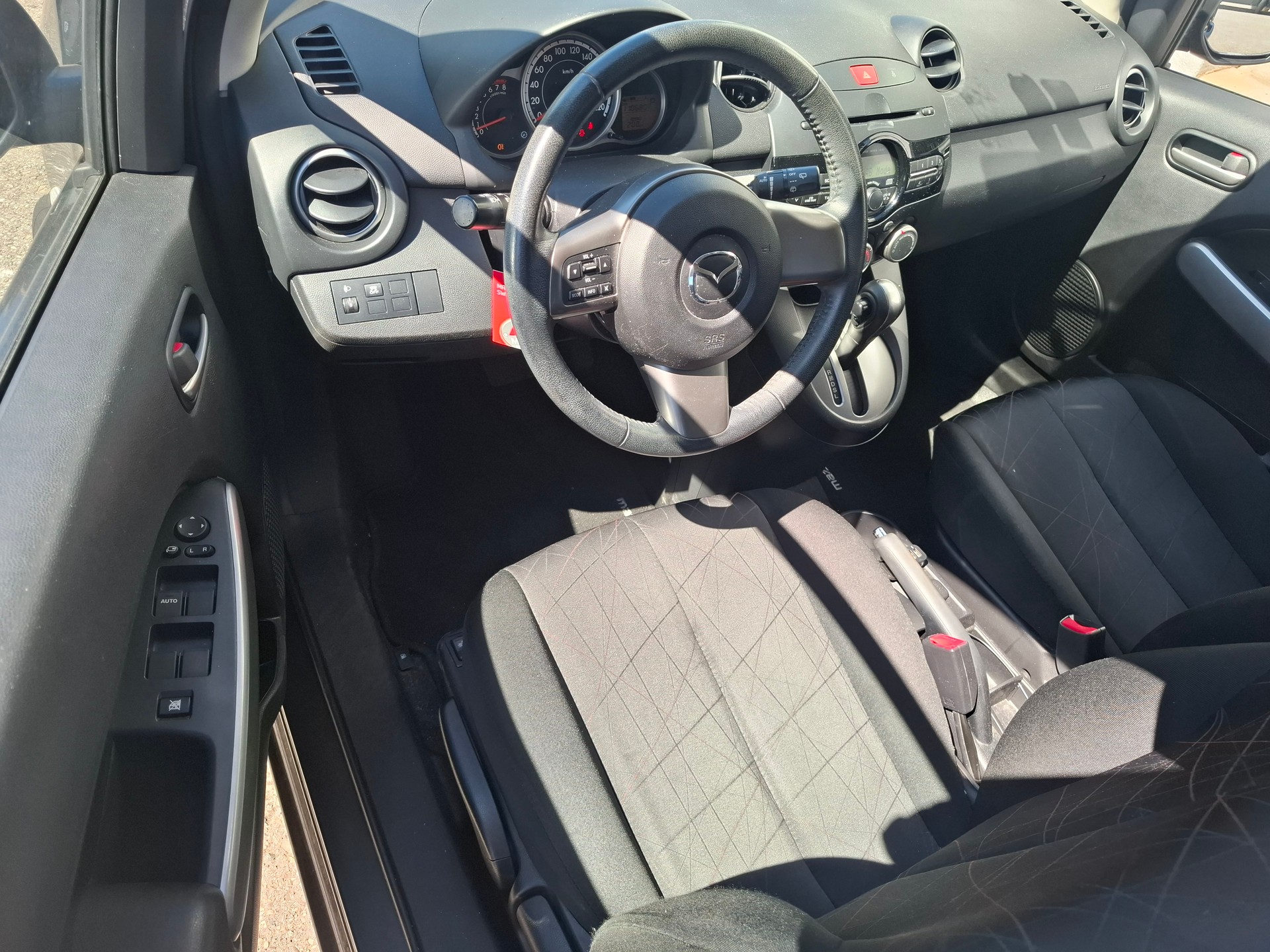 MAZDA 2 1.5i 16V Exclusive Automatic-image-2
