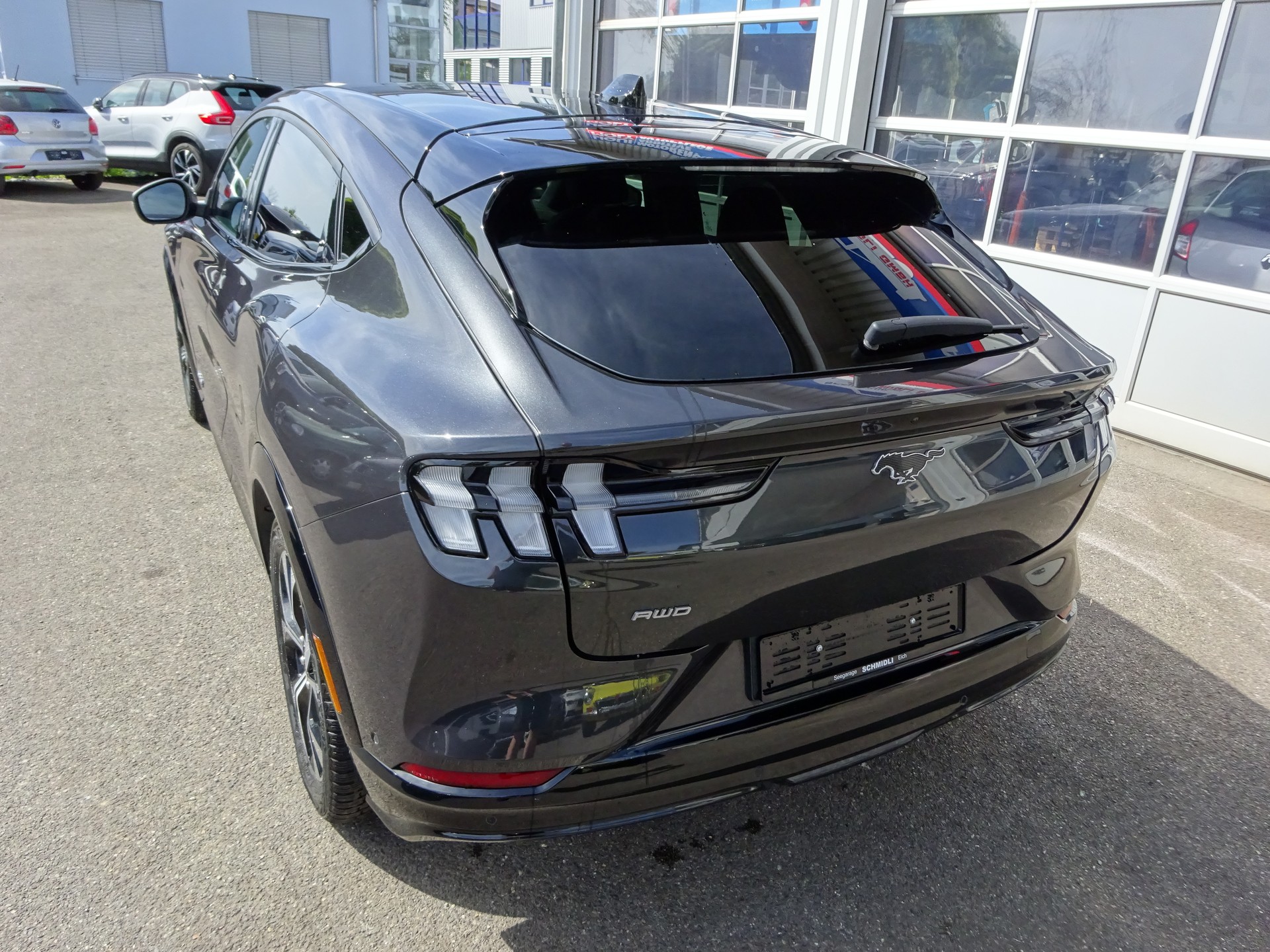 FORD Mustang MACH-E AWD 99 kWh Premium-showroom-element-1