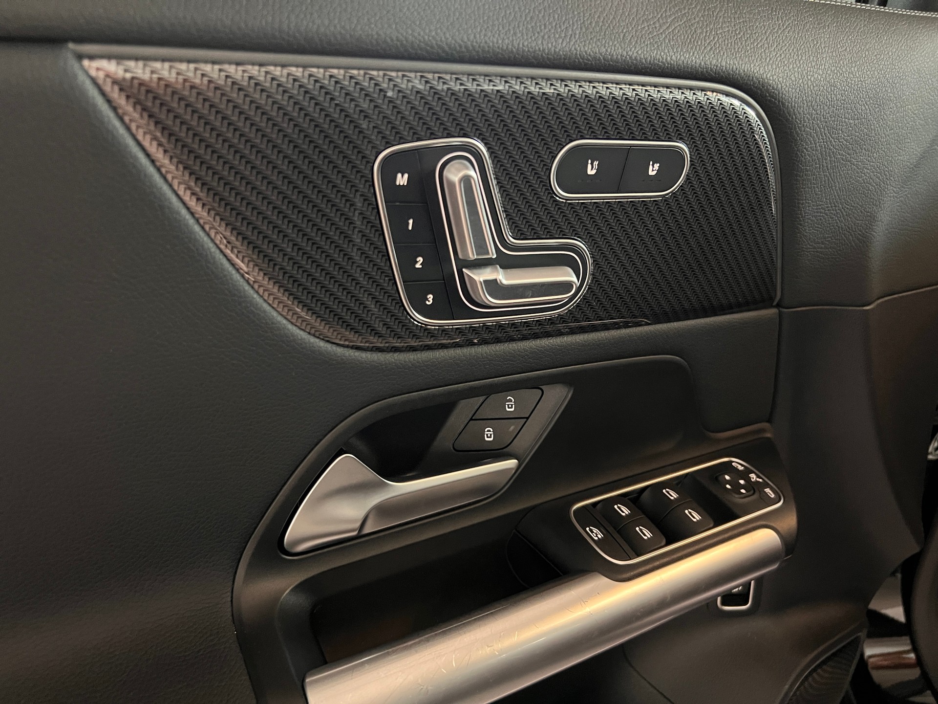 MERCEDES-BENZ GLA AMG 35 4Matic 8G-DCT-image-12