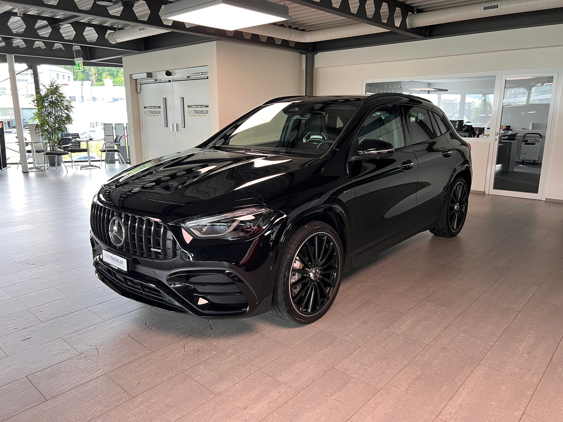 MERCEDES-BENZ GLA AMG 35 4Matic 8G-DCT-image-2