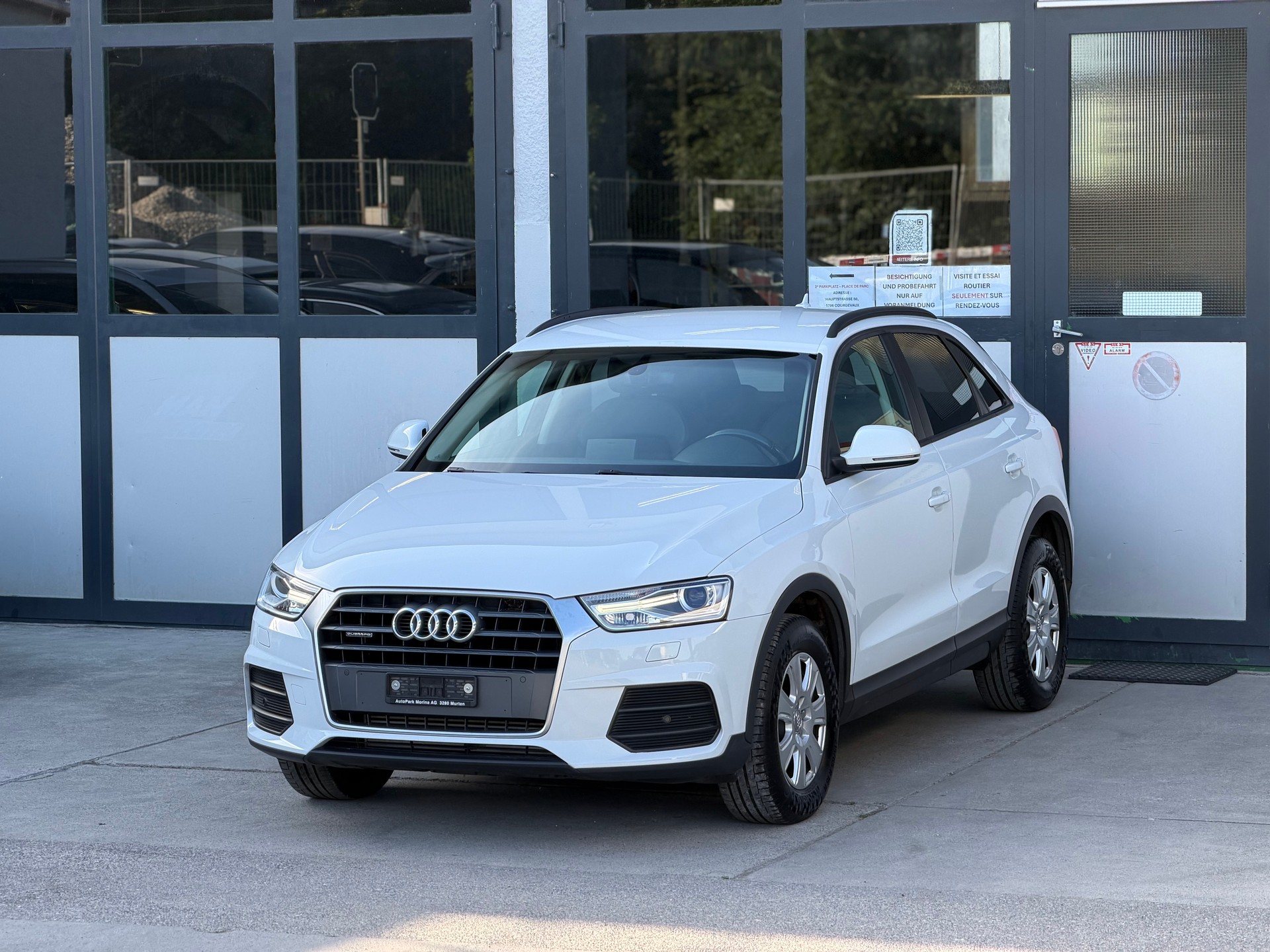 AUDI Q3 2.0 TFSI quattro S-tronic-showroom-element-1