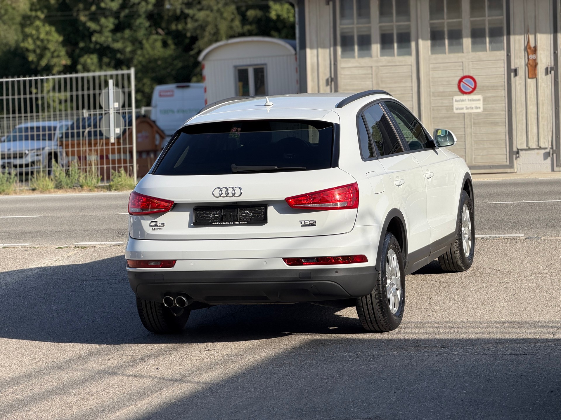AUDI Q3 2.0 TFSI quattro S-tronic-image-4