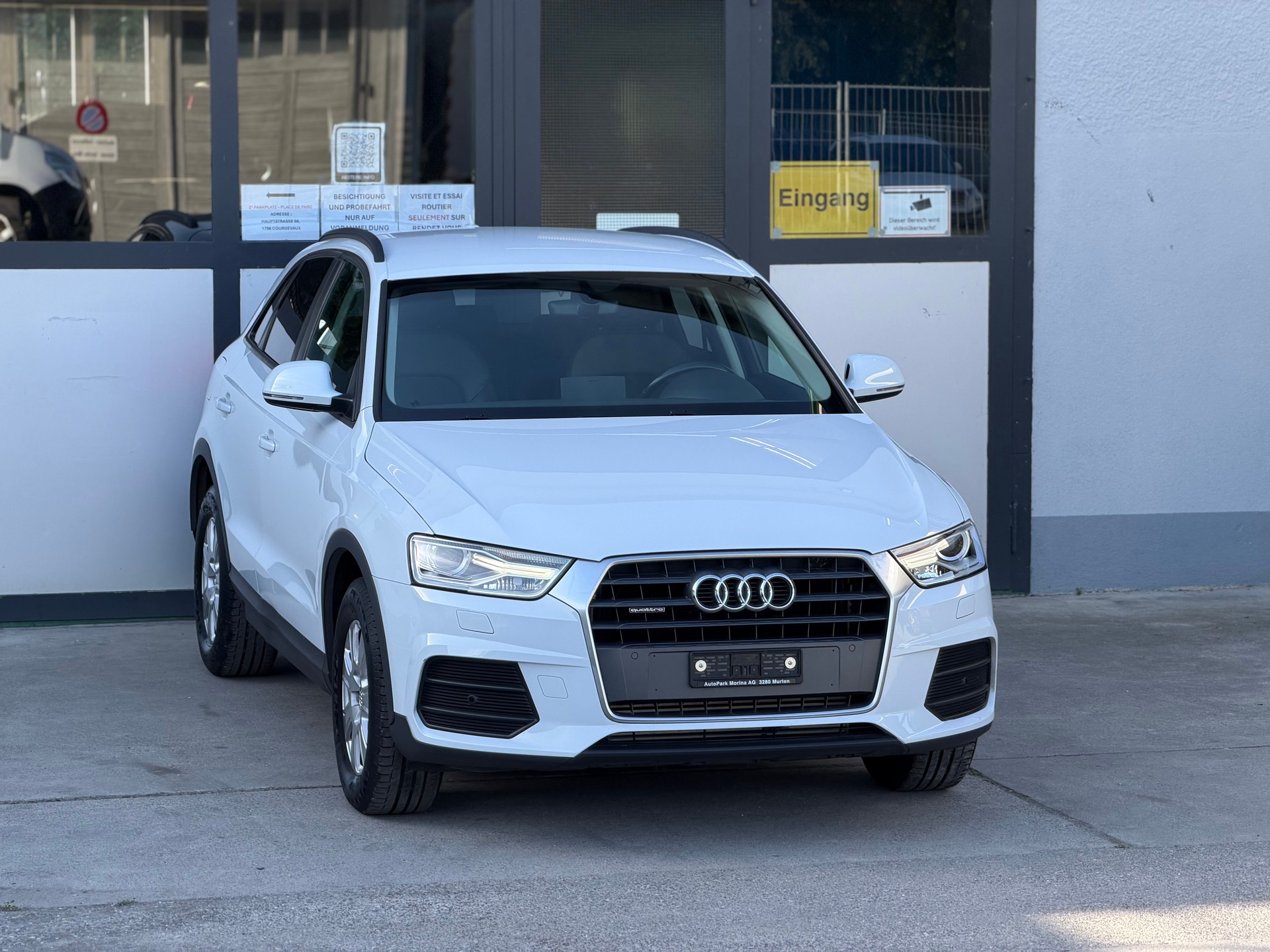 AUDI Q3 2.0 TFSI quattro S-tronic-showroom-element-3