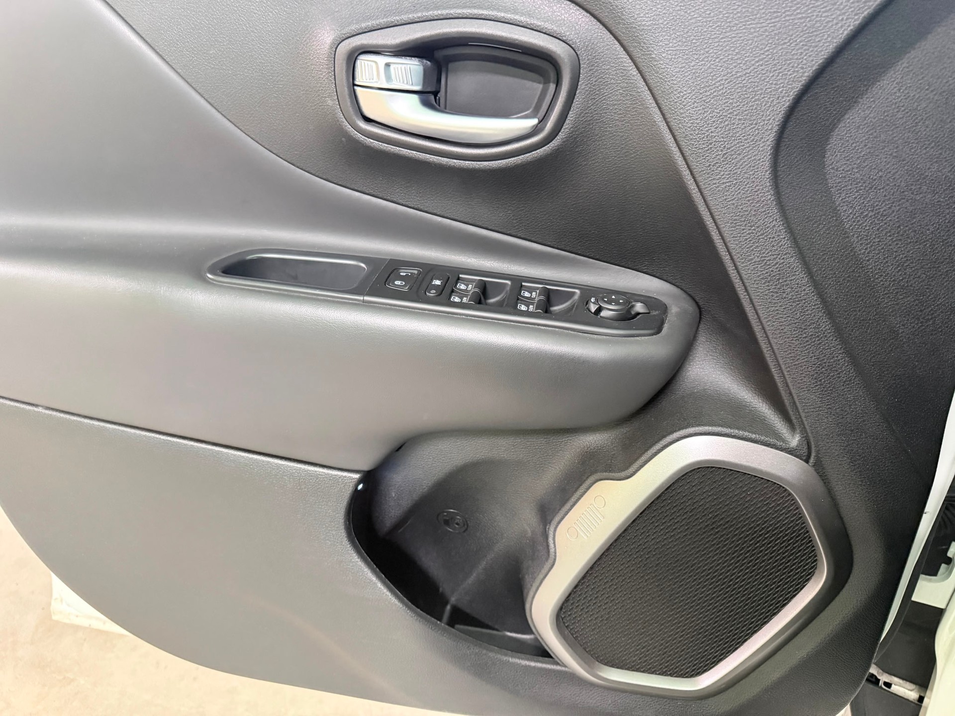 JEEP Renegade 2.0 CRD S AWD 9ATX-image-14