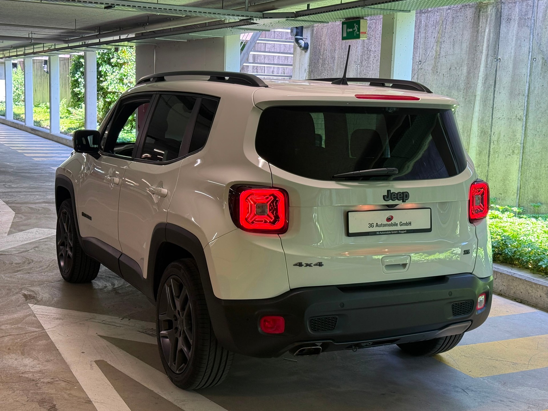 JEEP Renegade 2.0 CRD S AWD 9ATX-showroom-element-3