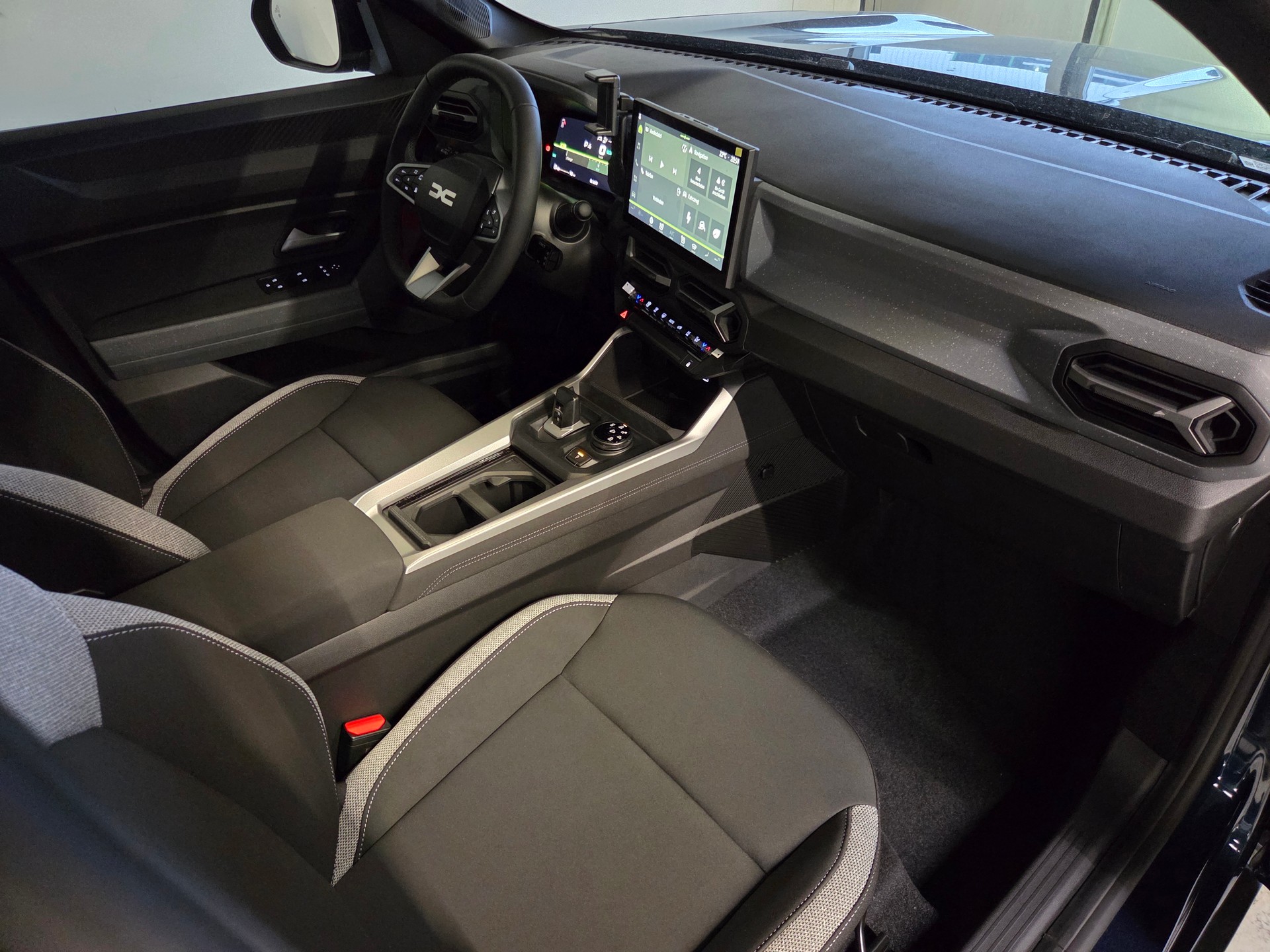 DACIA Bigster 1.2 Hybrid-G Journey 4WD-image-18