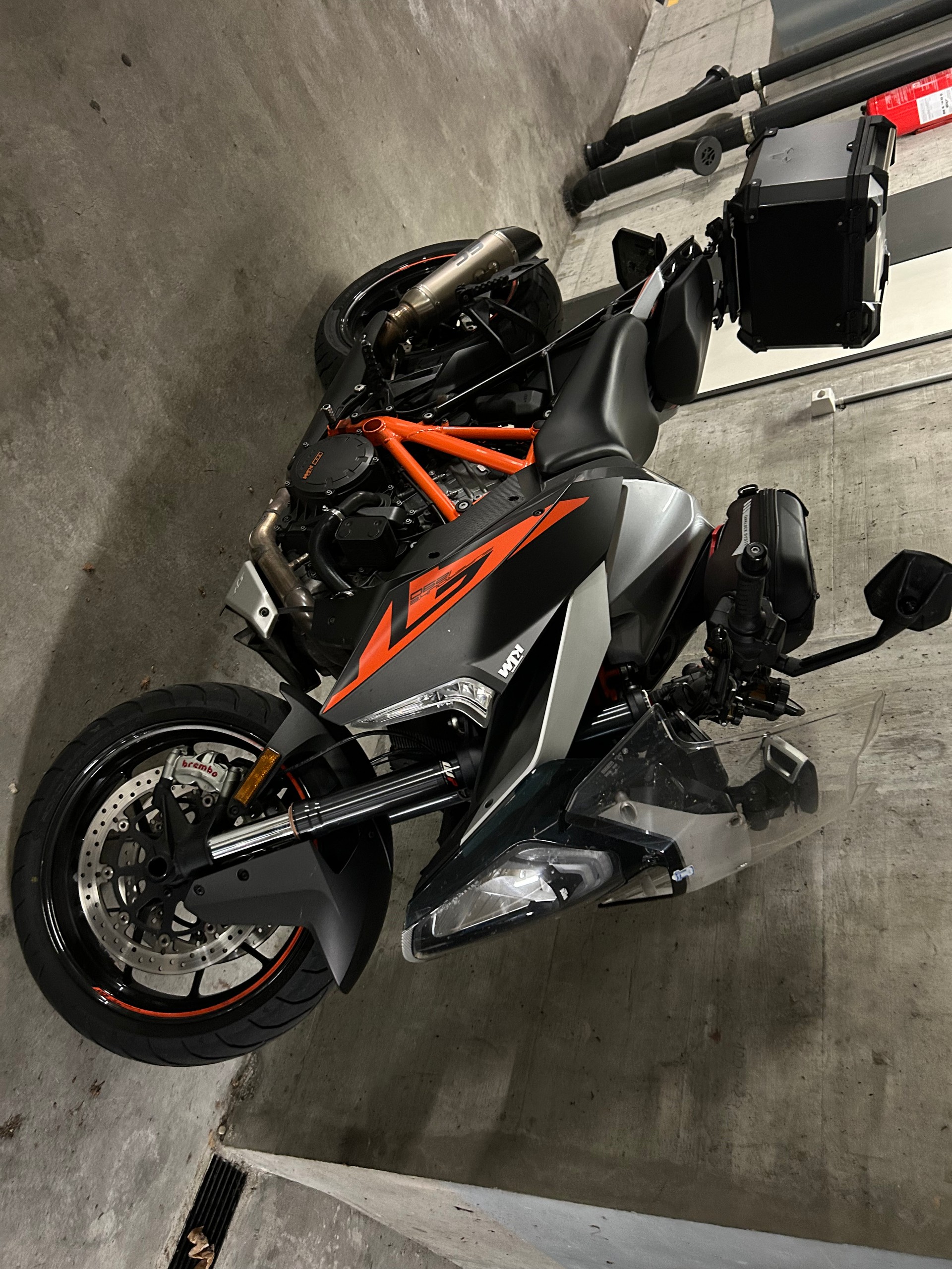 KTM 1290 Super Duke GT-image-1