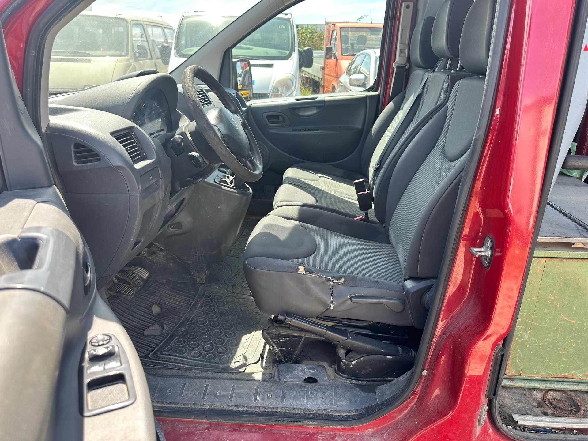 PEUGEOT Expert 2.0 HDi 229 L2H1-image-7