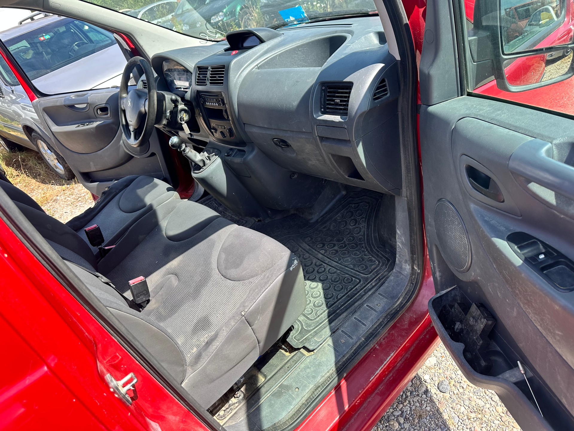 PEUGEOT Expert 2.0 HDi 229 L2H1-image-8