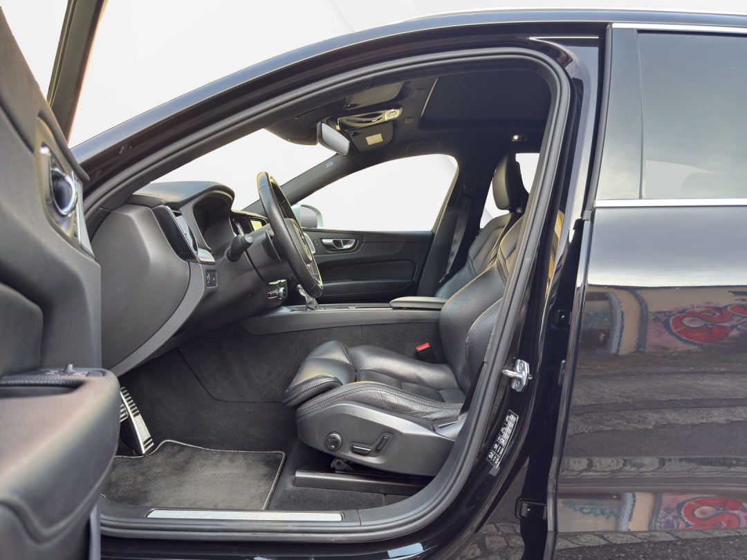 VOLVO XC60 T6 AWD R-Design Geartronic-image-8
