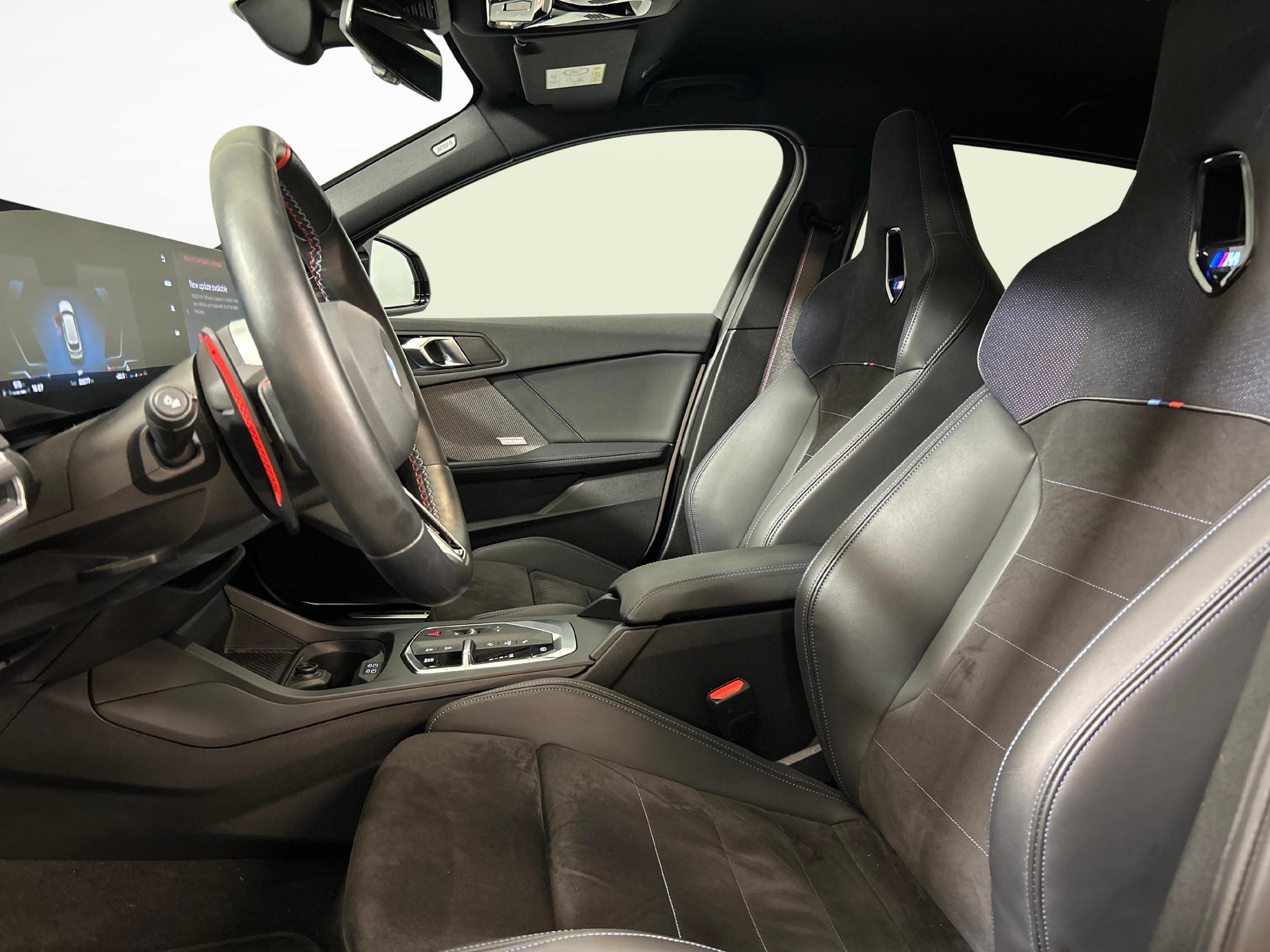 BMW M135i xDrive-showroom-element-2