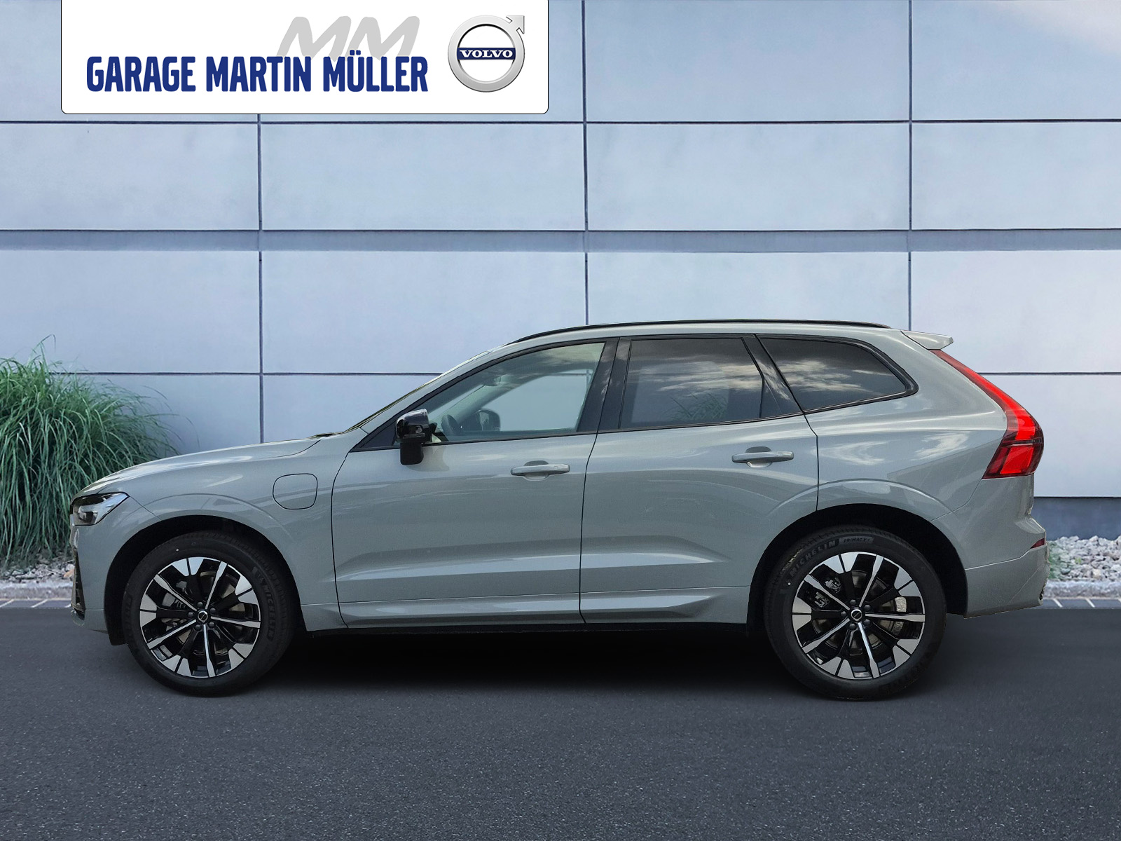 VOLVO XC60 2.0 T6 TE Plus Dark eAWD-showroom-element-1