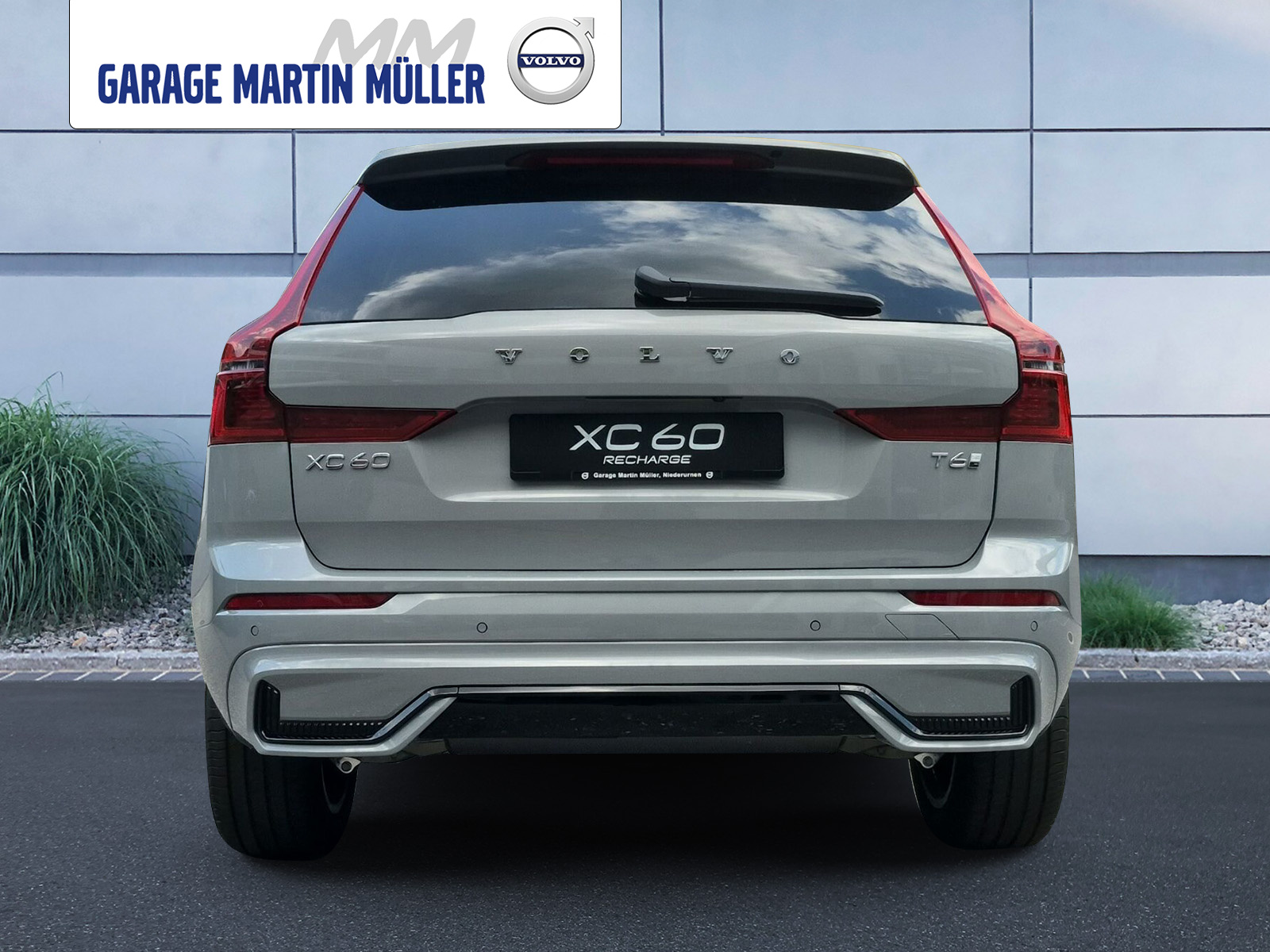 VOLVO XC60 2.0 T6 TE Plus Dark eAWD-showroom-element-3