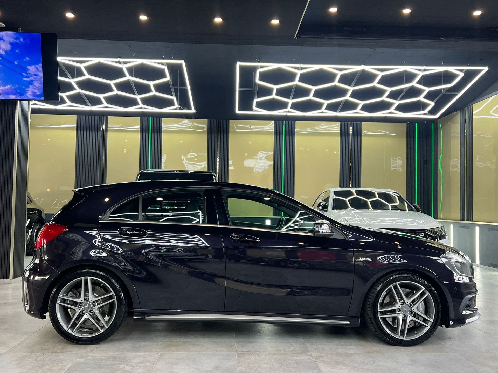 MERCEDES-BENZ A 45 AMG 4Matic Speedshift 7G-DCT-showroom-element-3
