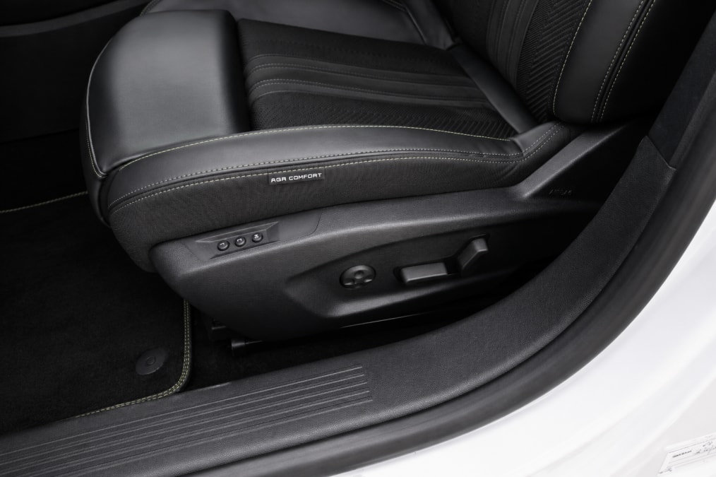 PEUGEOT 308 SW 1.2 Pure Tech GT Pack EAT8-image-12