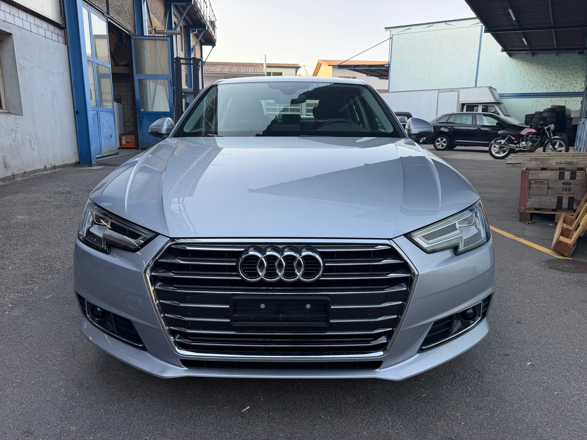 AUDI A4 Limousine 2.0 TFSI S-tronic-image-2