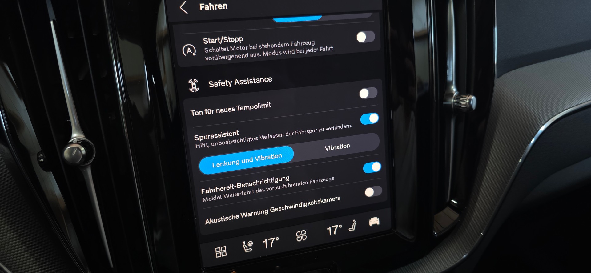 VOLVO XC60 B5 Benzin Mild Hybrid AWD Core Geartronic-image-17