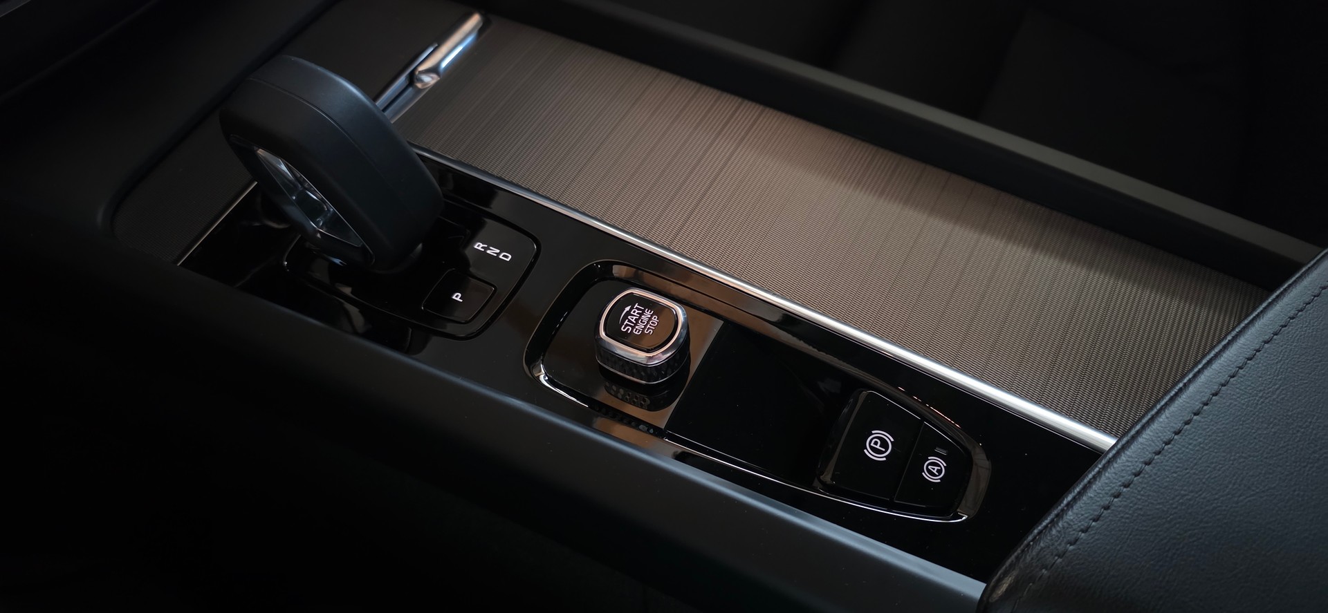 VOLVO XC60 B5 Benzin Mild Hybrid AWD Core Geartronic-image-16
