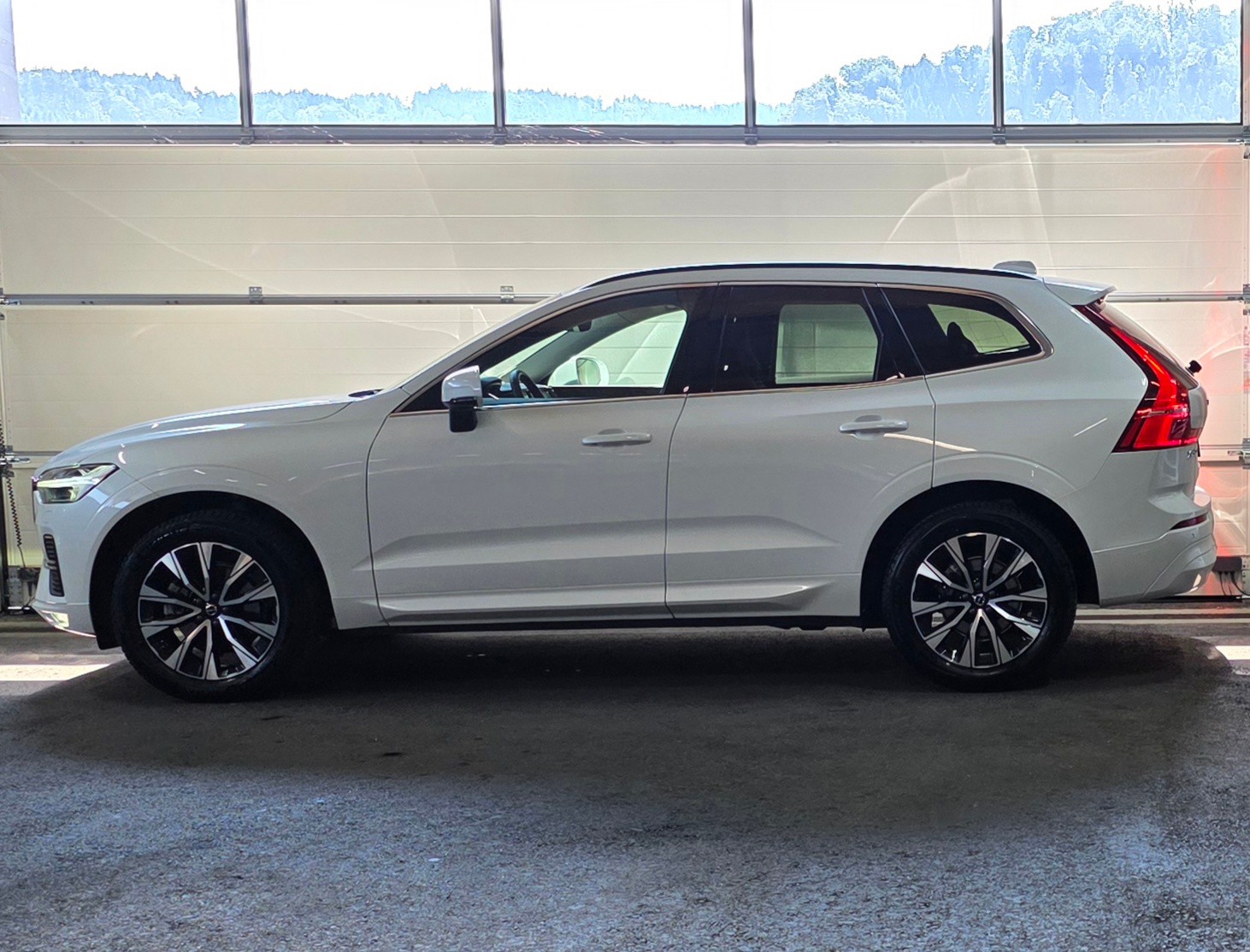 VOLVO XC60 B5 Benzin Mild Hybrid AWD Core Geartronic-showroom-element-1