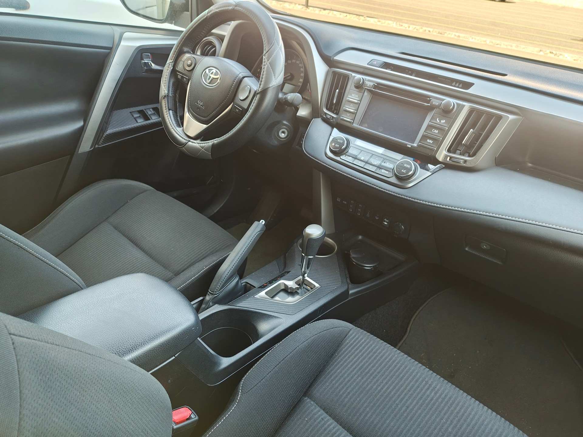 TOYOTA RAV-4 2.2D-CAT Sol Premium AT-image-6
