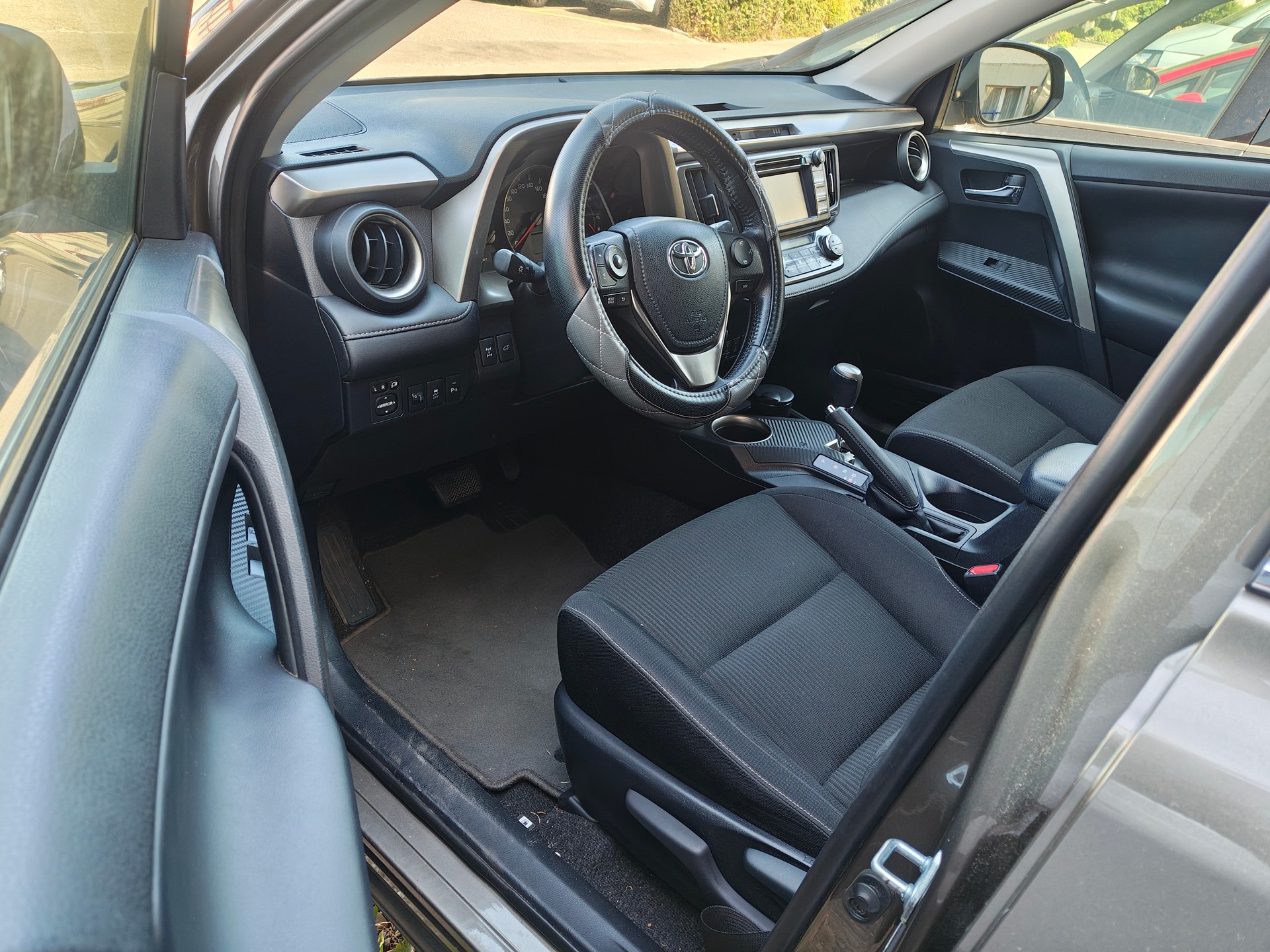 TOYOTA RAV-4 2.2D-CAT Sol Premium AT-image-9