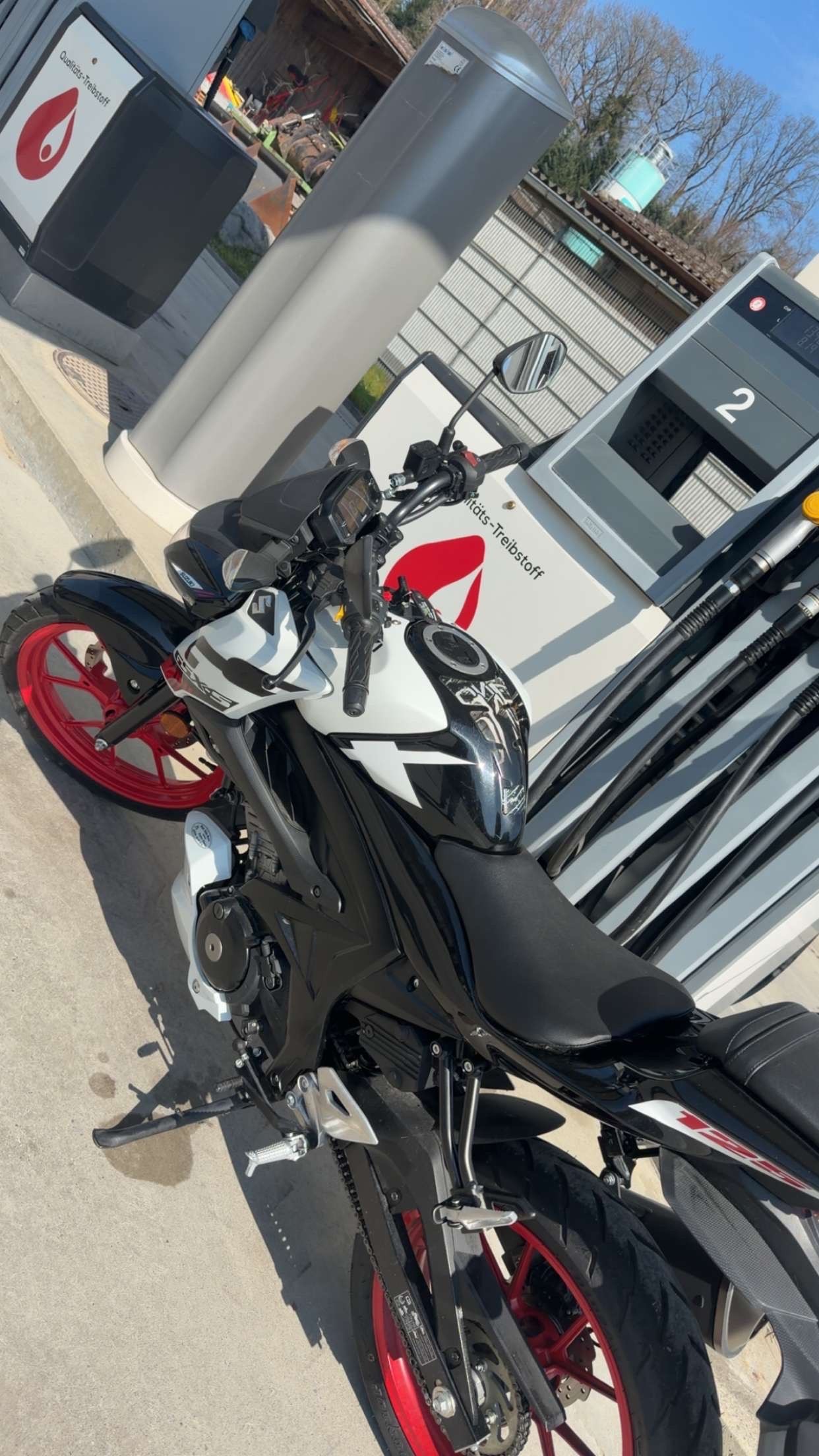 SUZUKI GSX-S 125-image-4