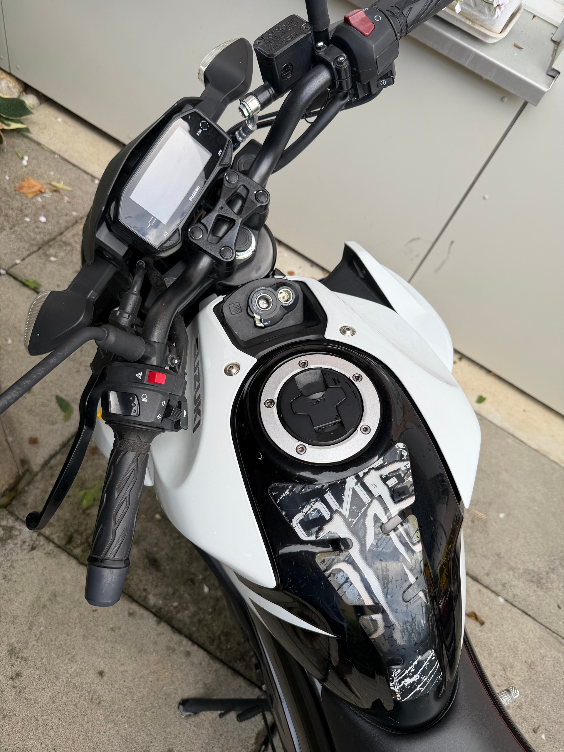 SUZUKI GSX-S 125-image-3