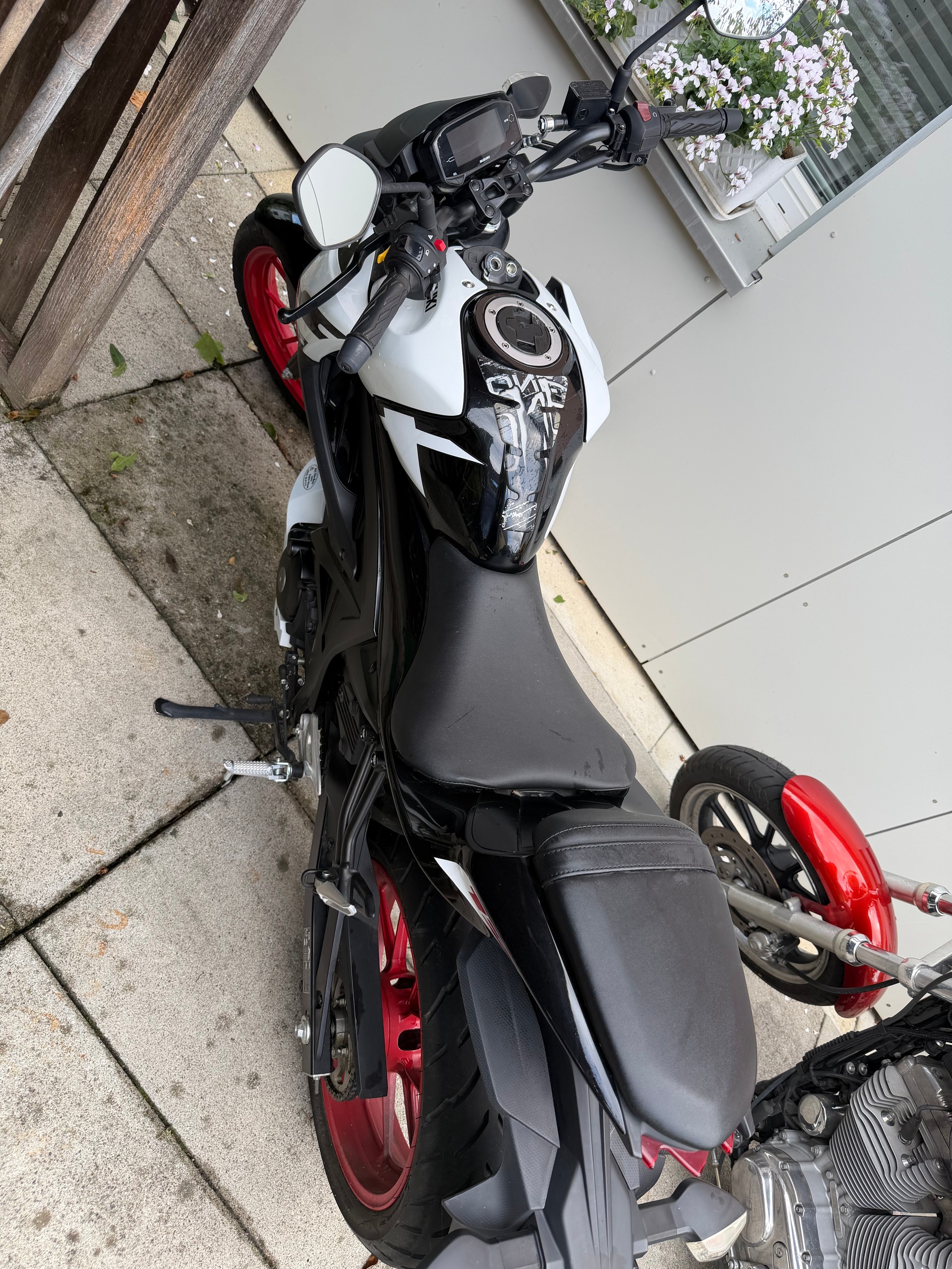 SUZUKI GSX-S 125-image-1