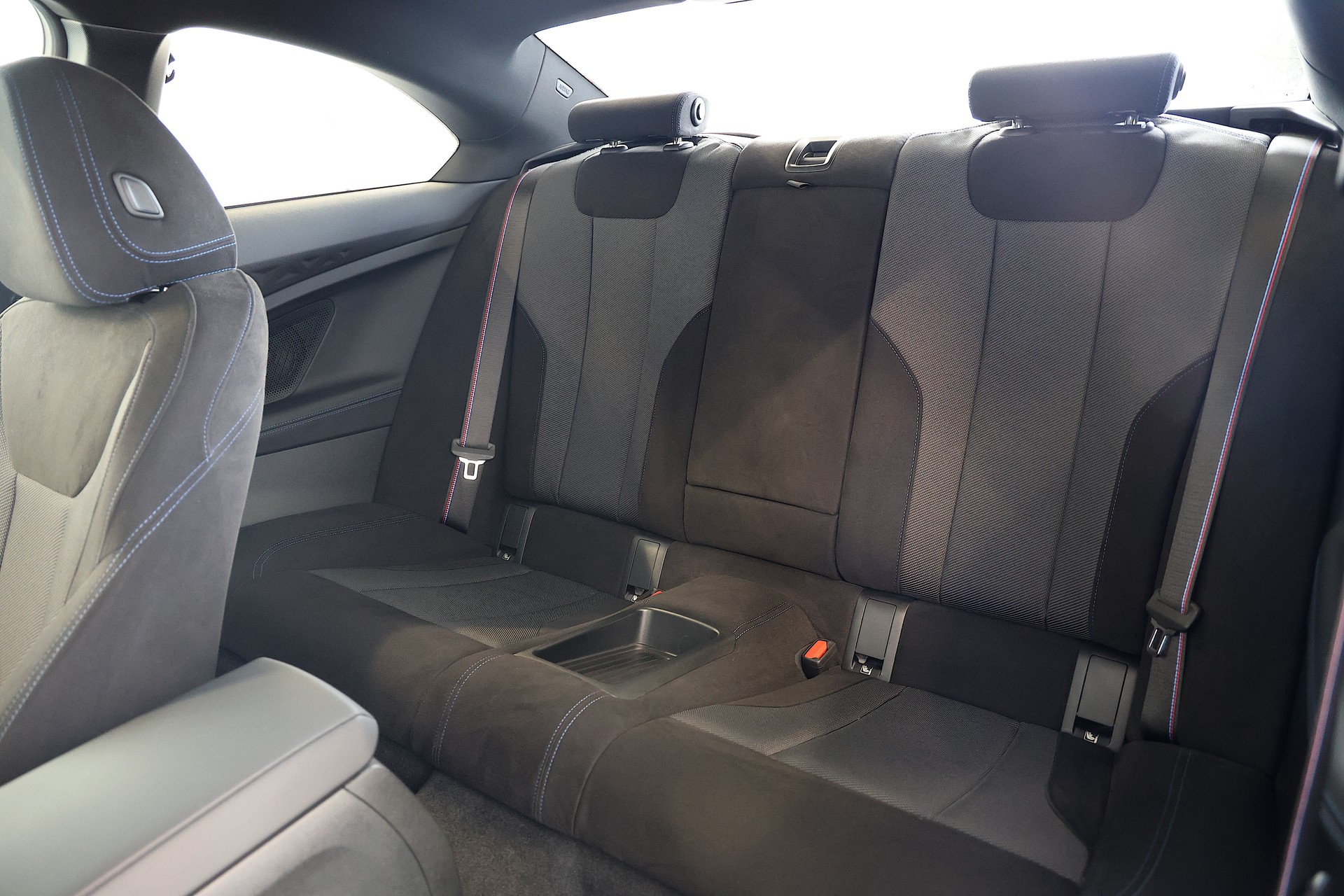BMW M240i xDrive Coupé-image-16