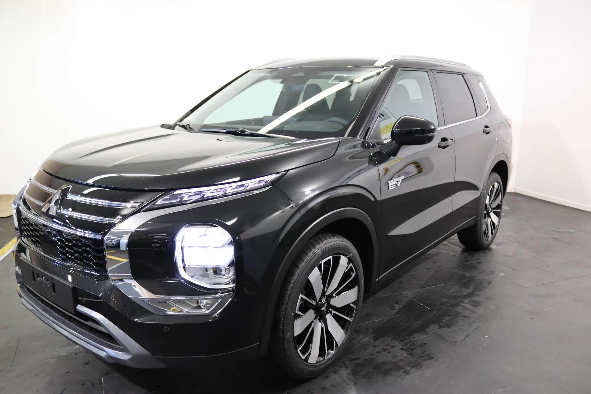 MITSUBISHI Outlander 2.4 PHEV Intense 4x4, Leasing dès 0.8 %