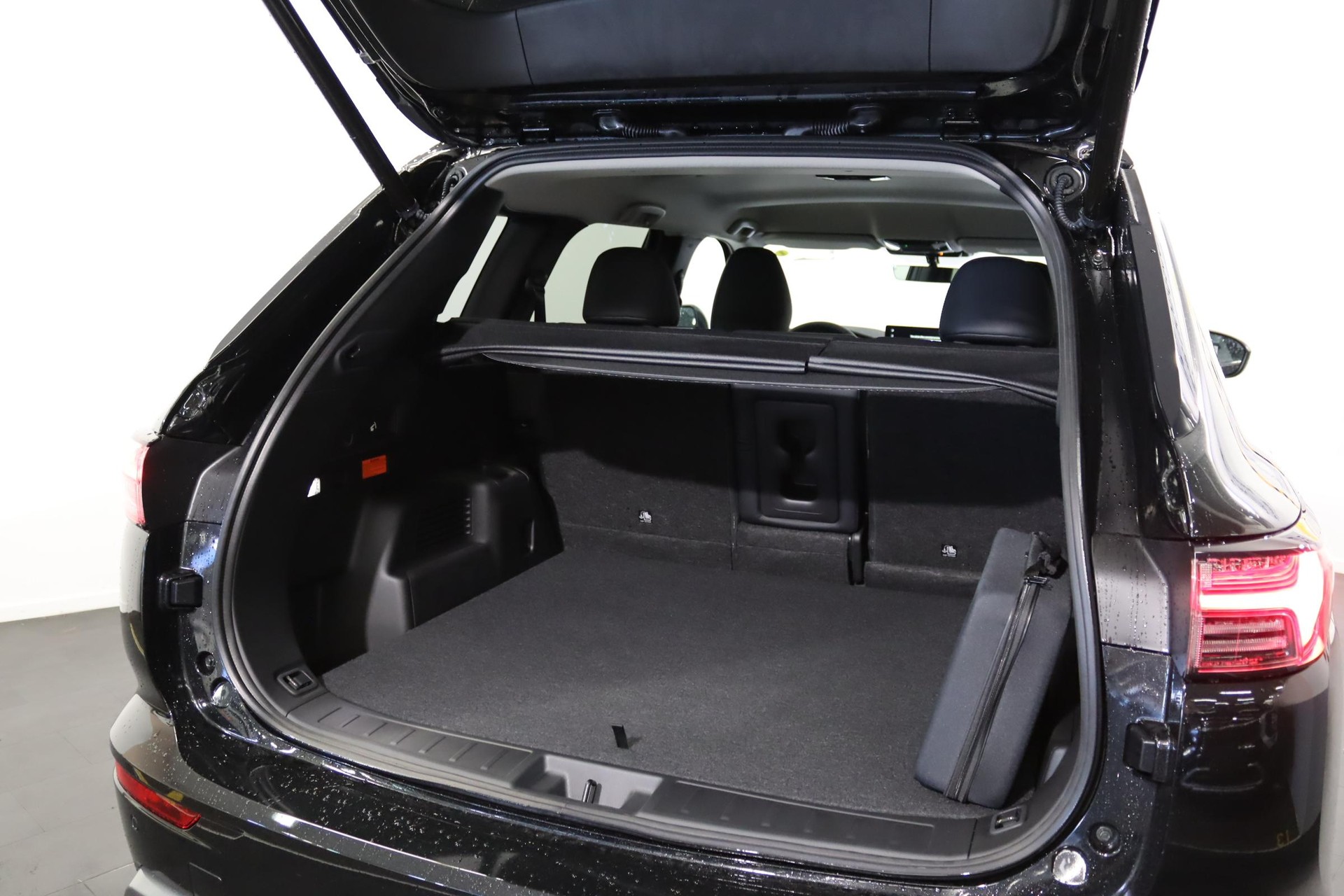 MITSUBISHI Outlander 2.4 PHEV Intense 4x4, Leasing dès 0.8 %-showroom-element-2