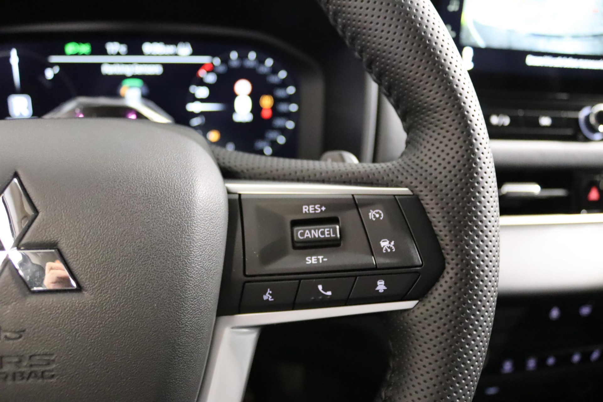 MITSUBISHI Outlander 2.4 PHEV Intense 4x4,-image-12