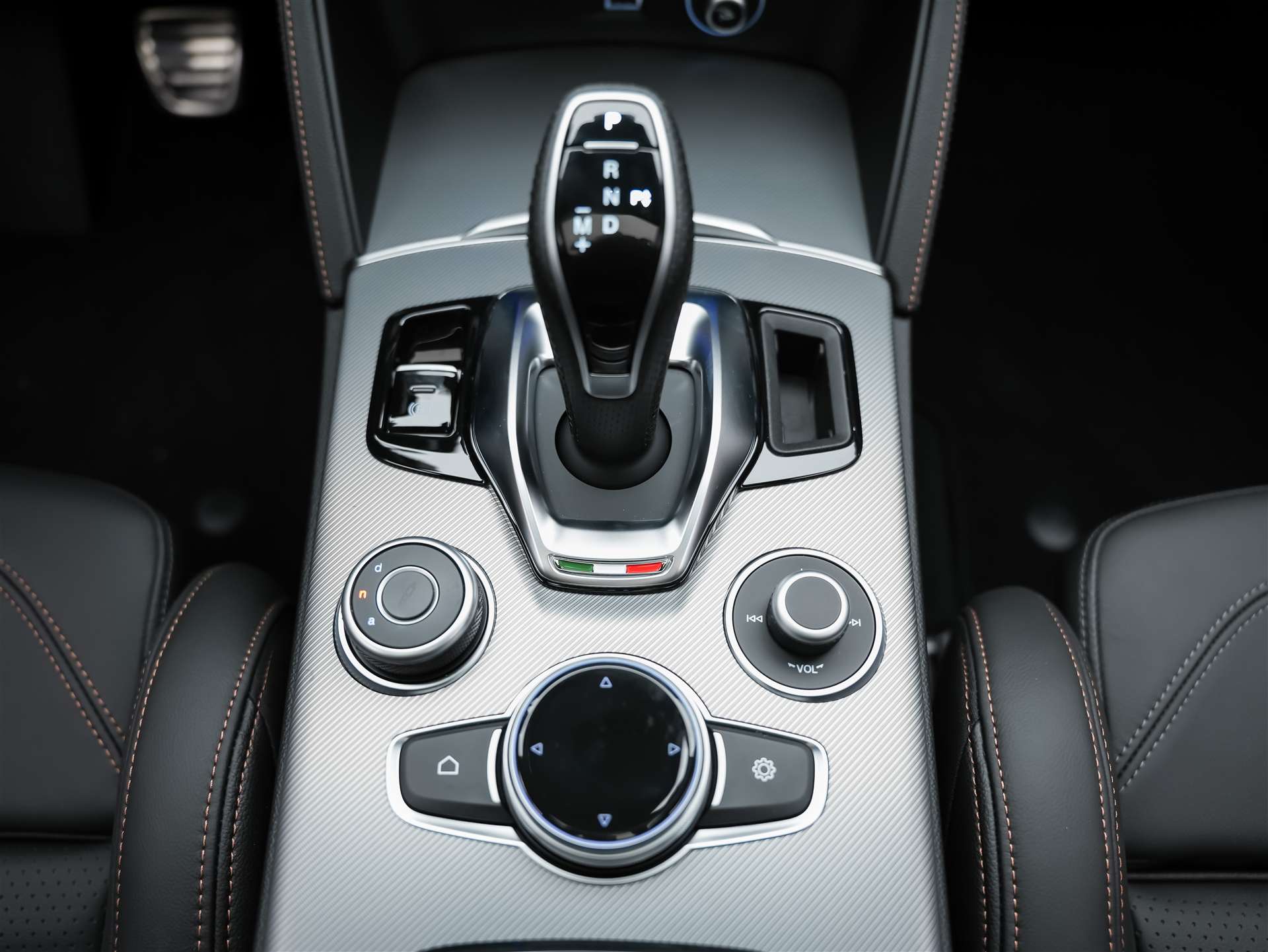 ALFA ROMEO Stelvio 2.0 Intensa Q4 AT8 *SOFORT Verfügbar*Werksgarantie*Panorama*Harman/Kardon*-image-24