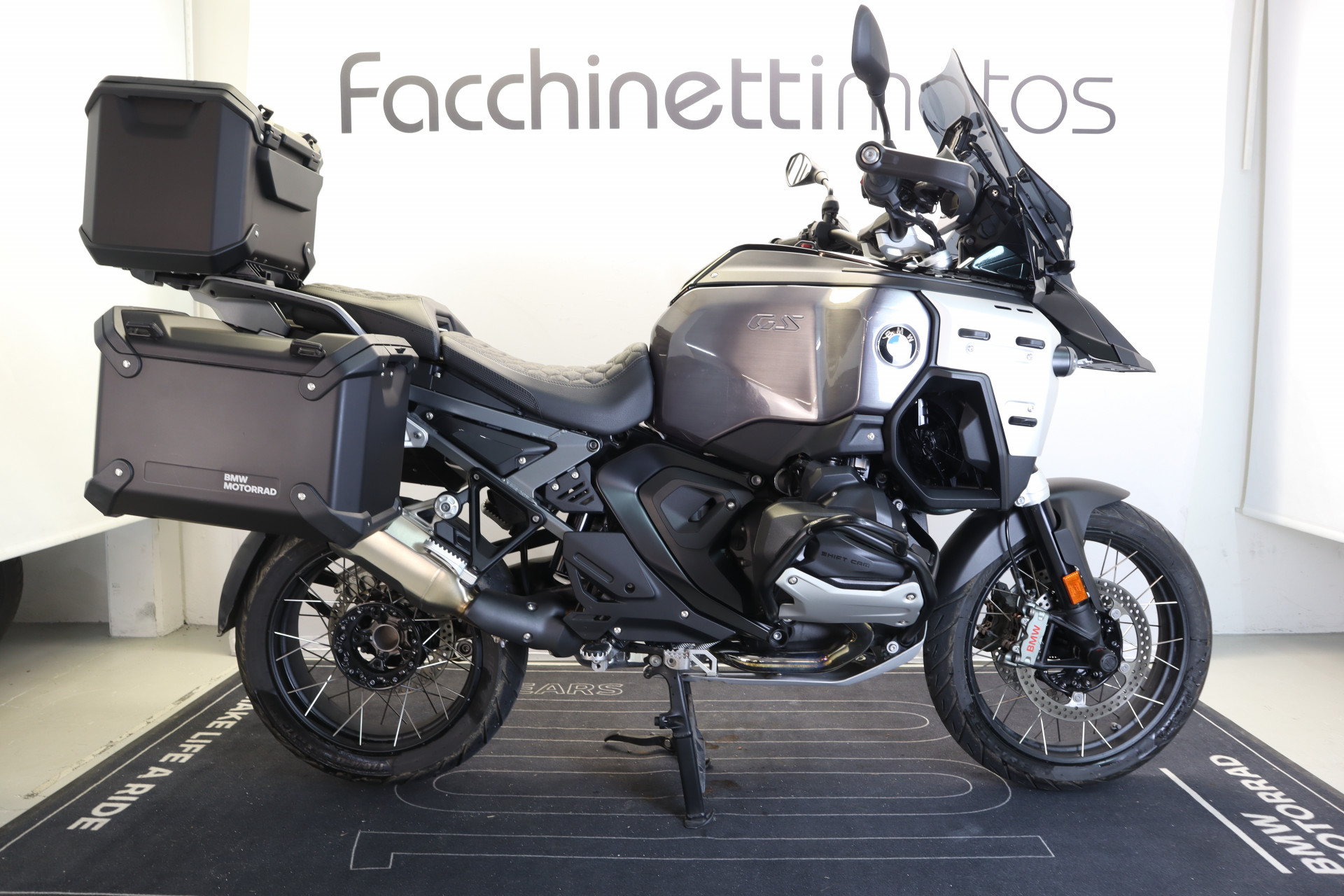 BMW R 1300 GS Adventure ASA ** Garantie Constructeur jusqu'en 04.2030 **-image-0