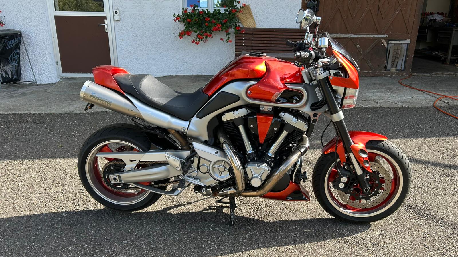 YAMAHA MT-01-image-0