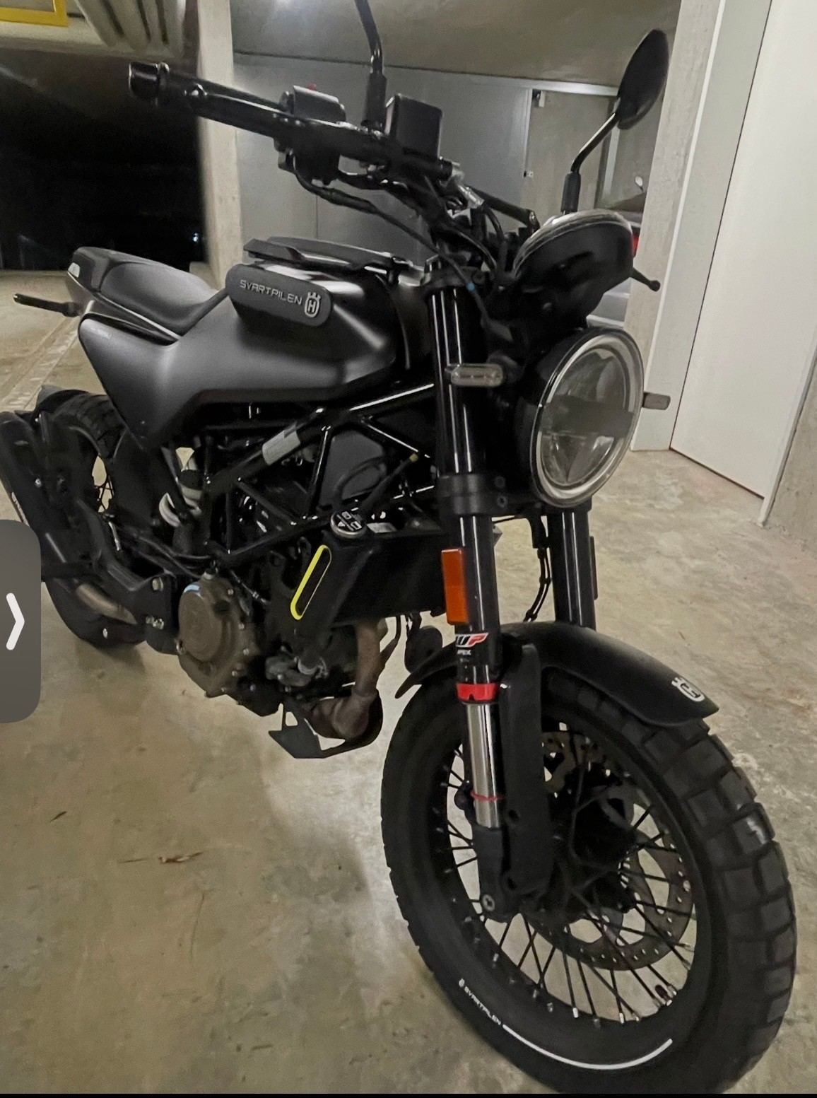 HUSQVARNA Svartpilen 125 Neuwertig, super Zustand-image-2