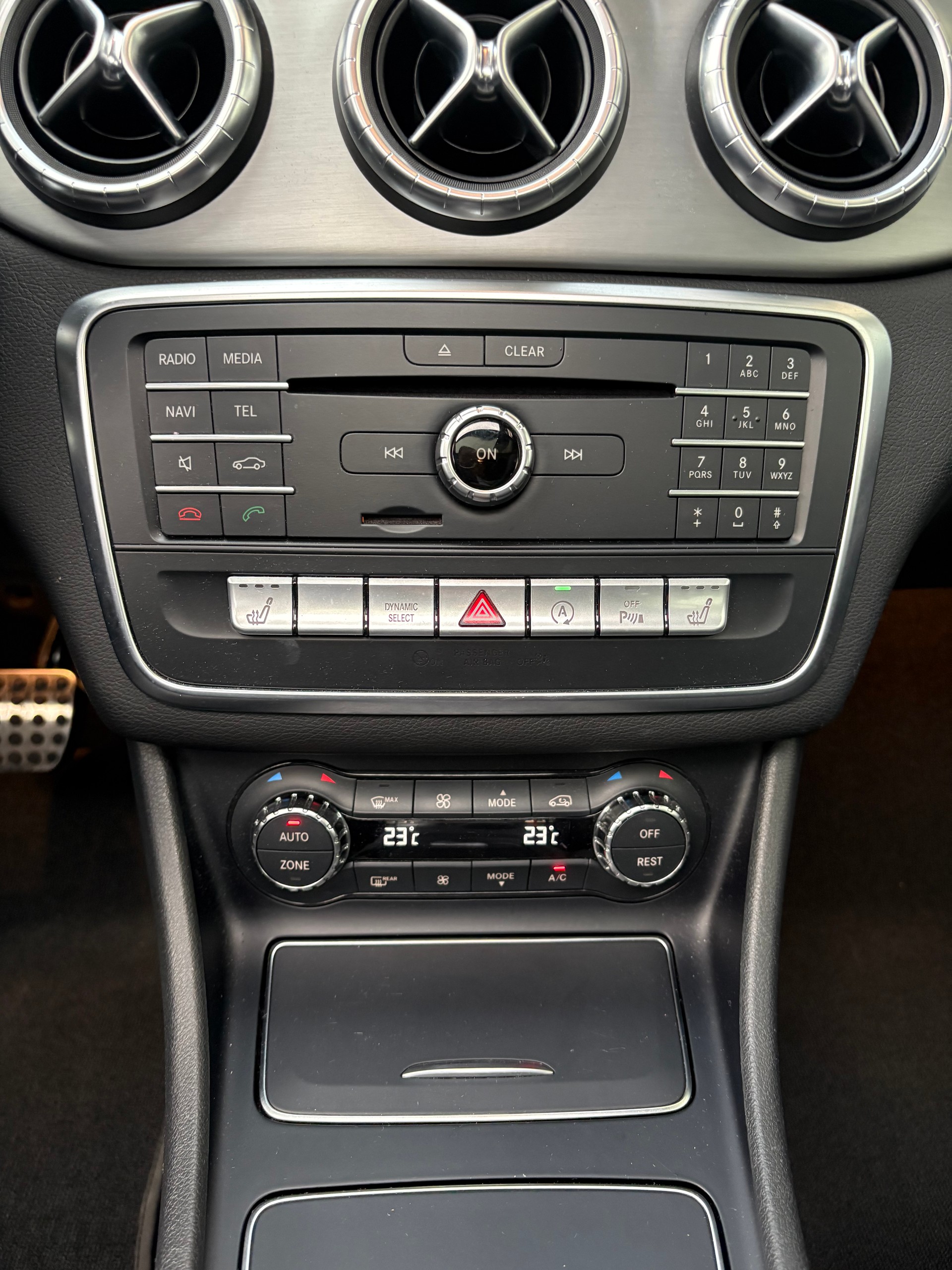 MERCEDES-BENZ CLA 250 AMG Line 7G-DCT 4Matic-image-10
