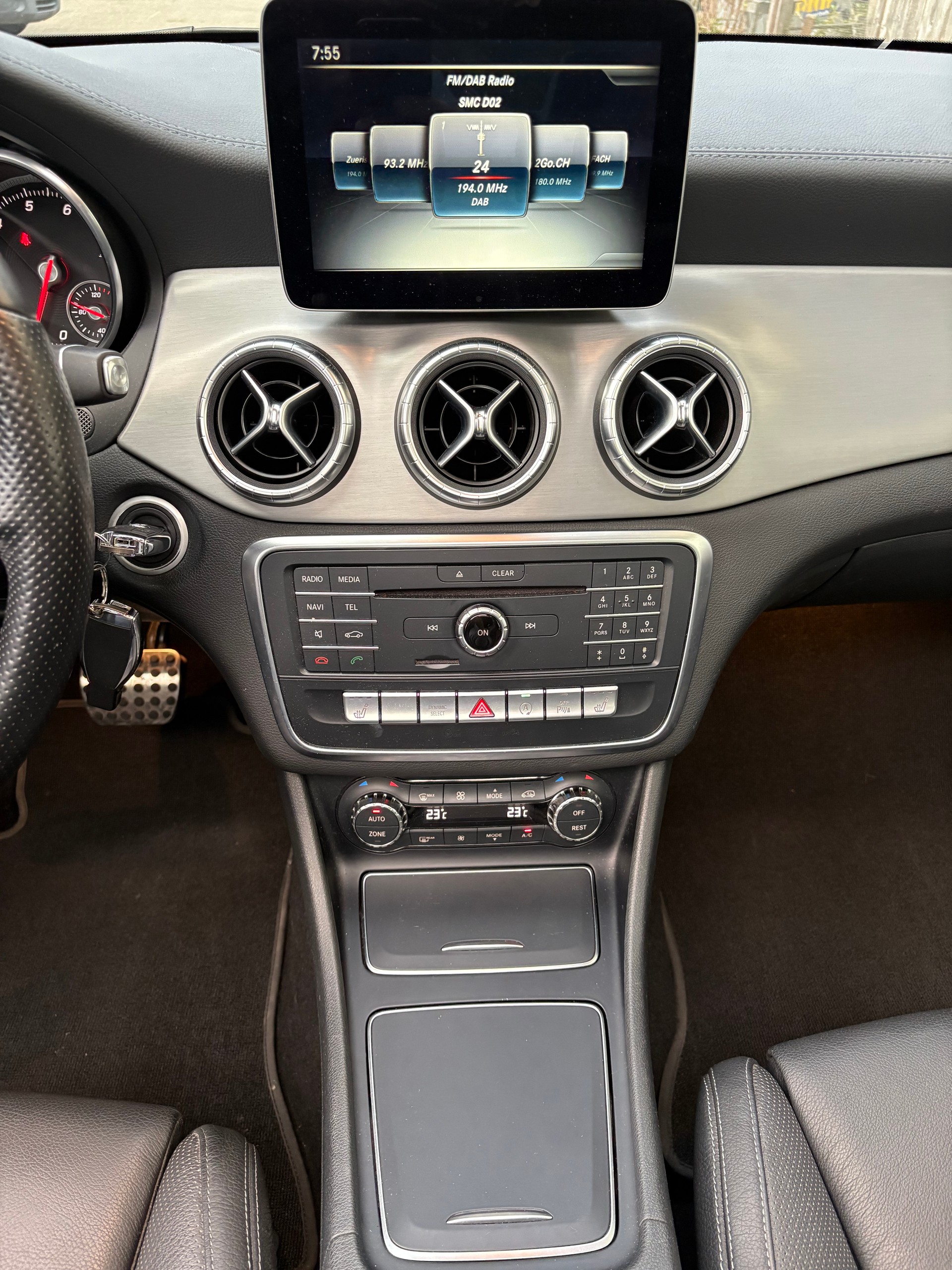 MERCEDES-BENZ CLA 250 AMG Line 7G-DCT 4Matic-image-9